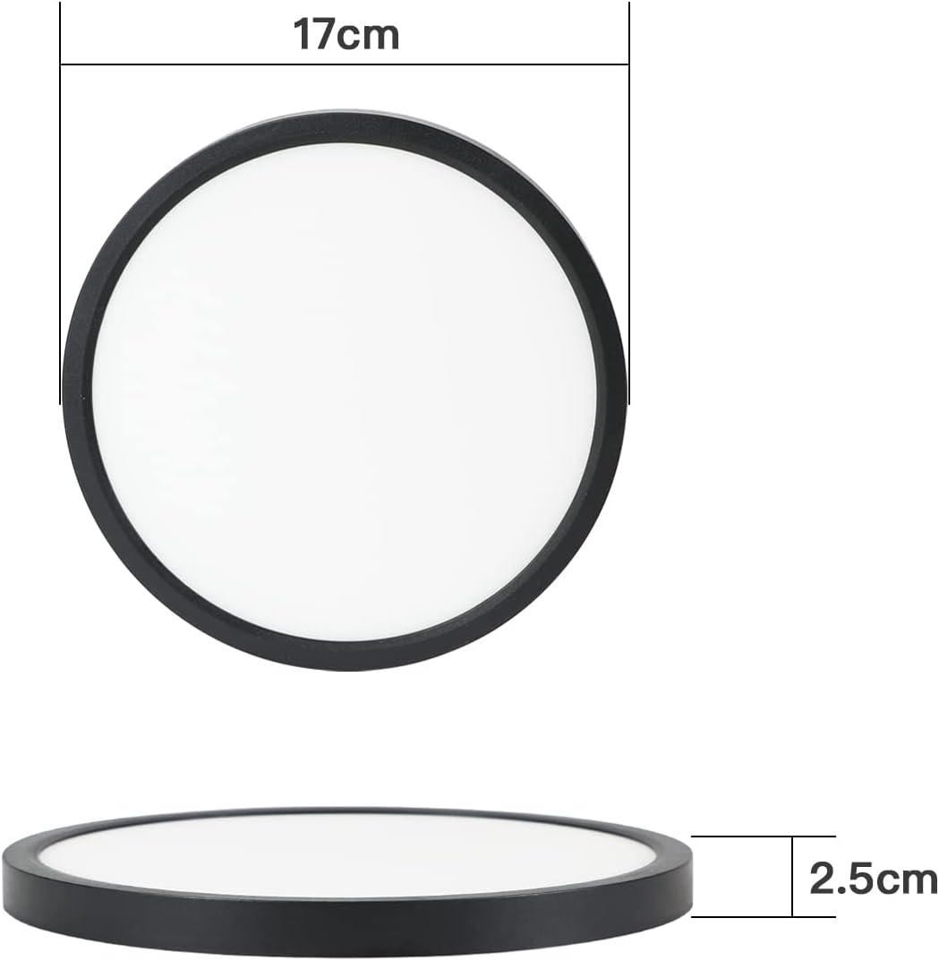 Okrągły czarny przedmiot z białą powierzchnią wewnętrzną. Ma wymiary 17 cm średnicy i 2,5 cm wysokości.