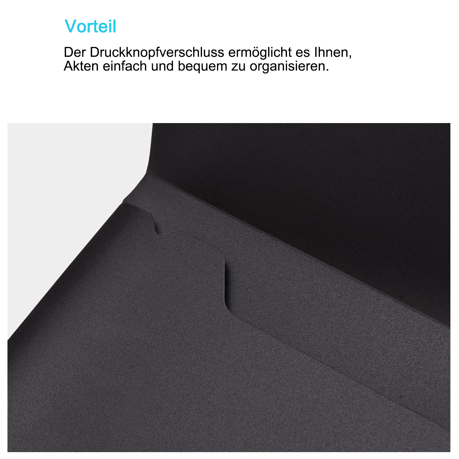 Nahaufnahme eines schwarzen Dokumentenordners. Der Ordner ist geöffnet und gibt sein Inneres frei. Die Textur des Materials ist sichtbar.