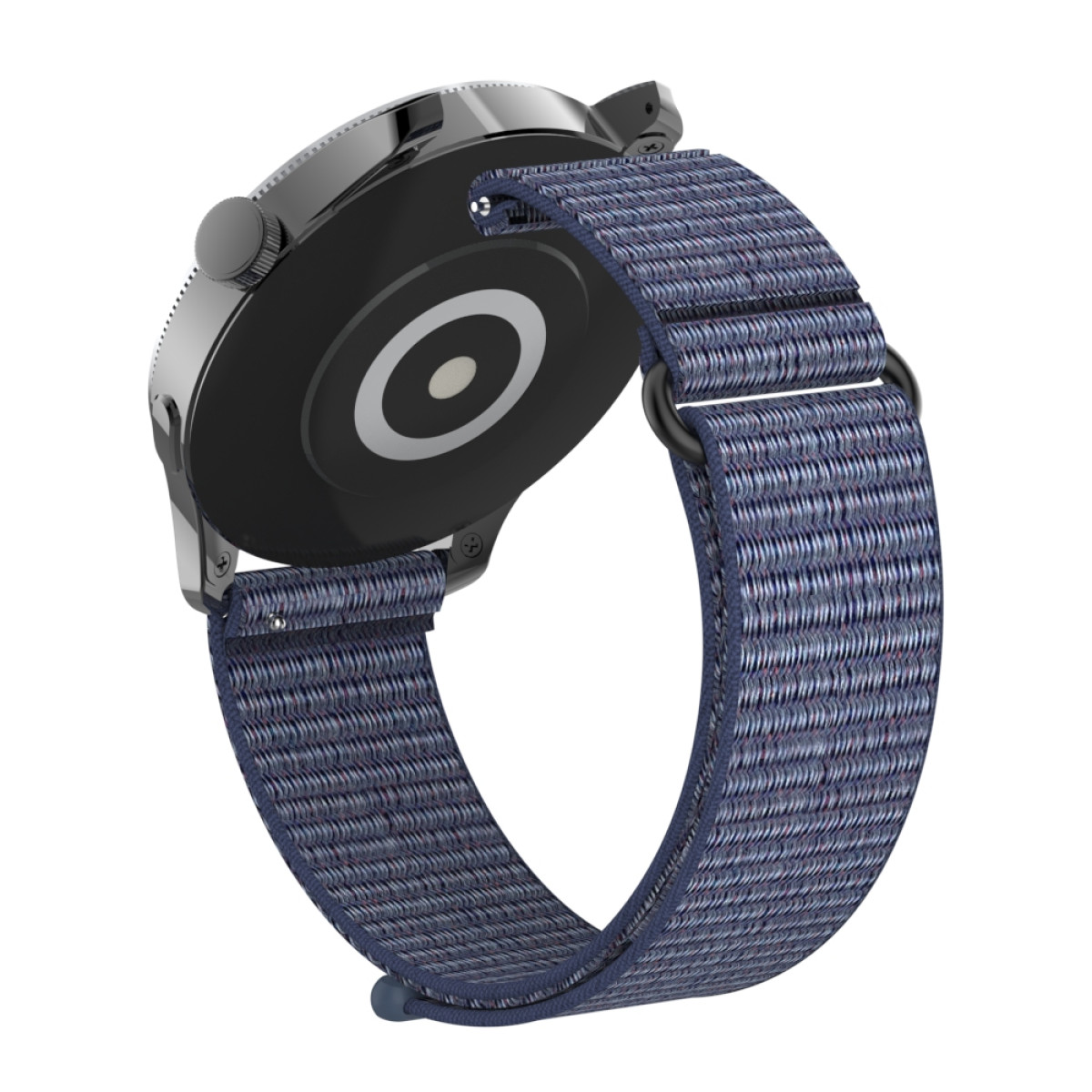Uno smartwatch argentato con cinturino in tessuto blu è mostrato su sfondo bianco. L'orologio è angolato verso lo spettatore.