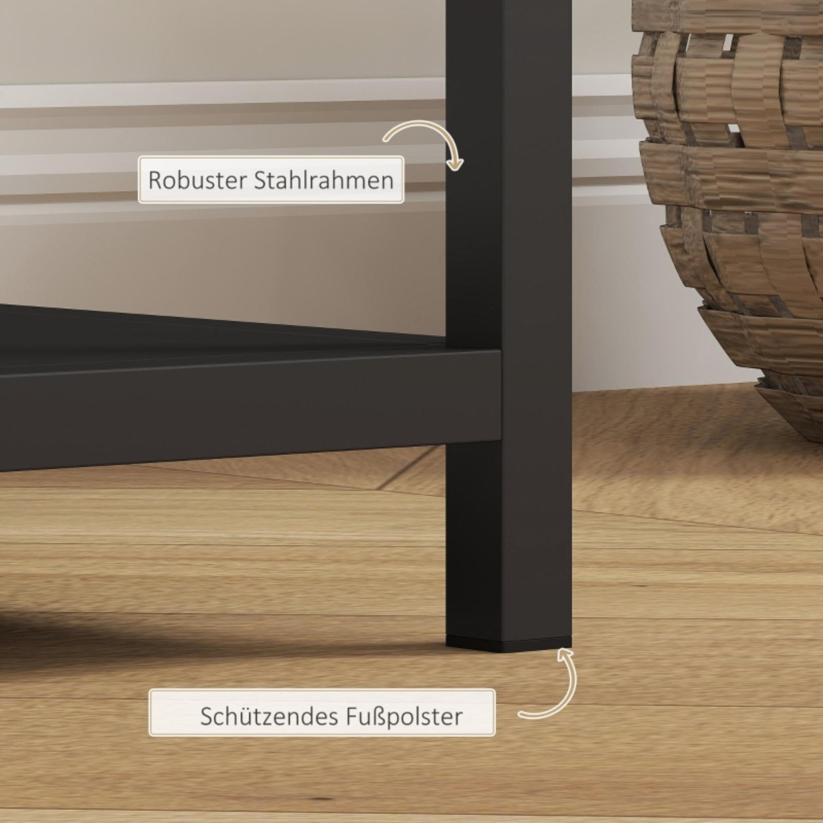 Nahaufnahme eines schwarzen Metalltischbeins. Der Hintergrund zeigt einen Holzboden und einen Weidenkorb.