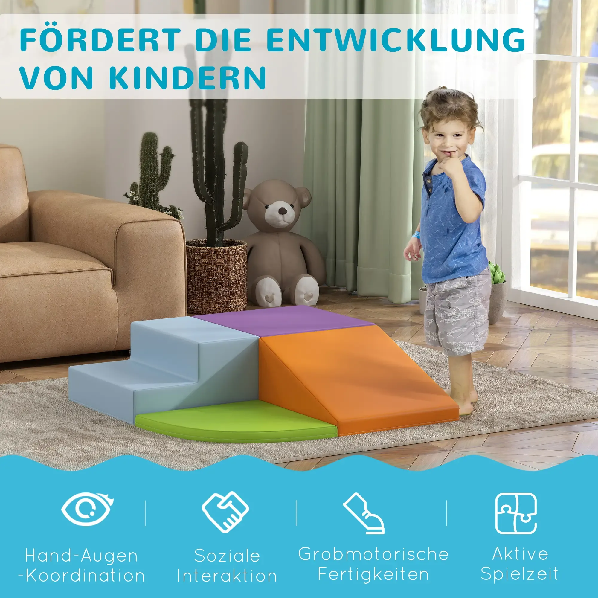 Ein Kind steht in der Nähe von bunten Spielblöcken. Ein Teddybär und ein Kaktus befinden sich im Hintergrund. Text: FÖRDERT DIE ENTWICKLUNG VON KINDERN.