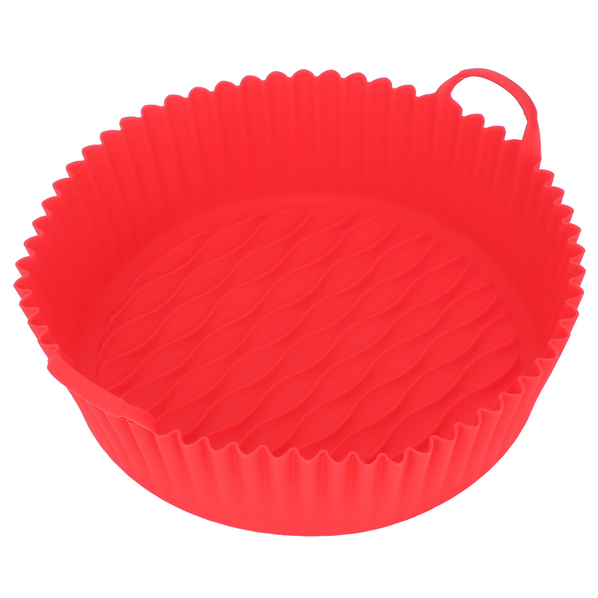 Ein roter Silikon-Airfryer-Liner mit gewelltem Boden und Griff. Die Seiten sind gerippt. Isoliert auf weißem Hintergrund.