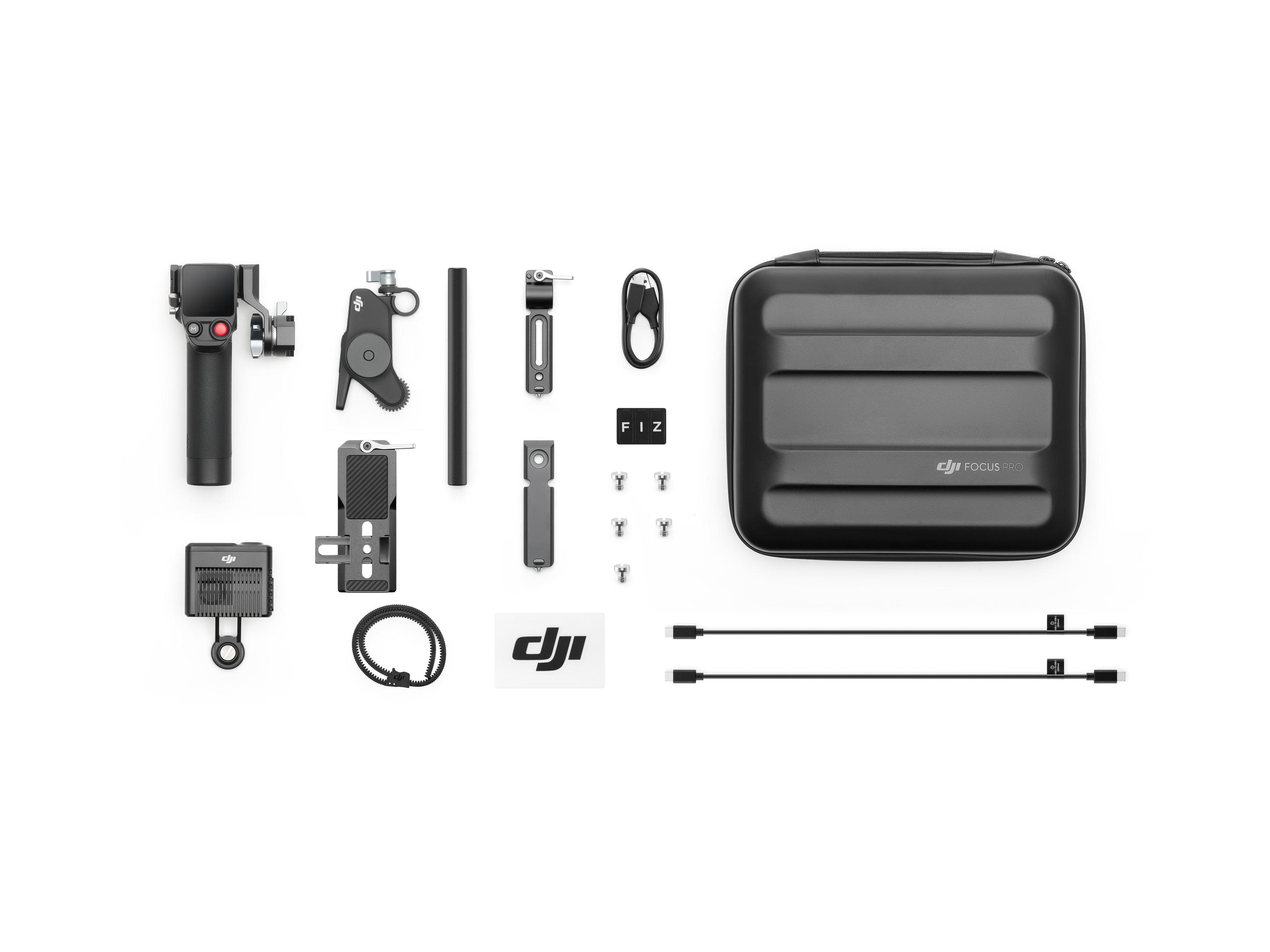 Kit DJI Focus Pro su sfondo bianco. Include custodia, cavi e vari accessori di ripresa neri.