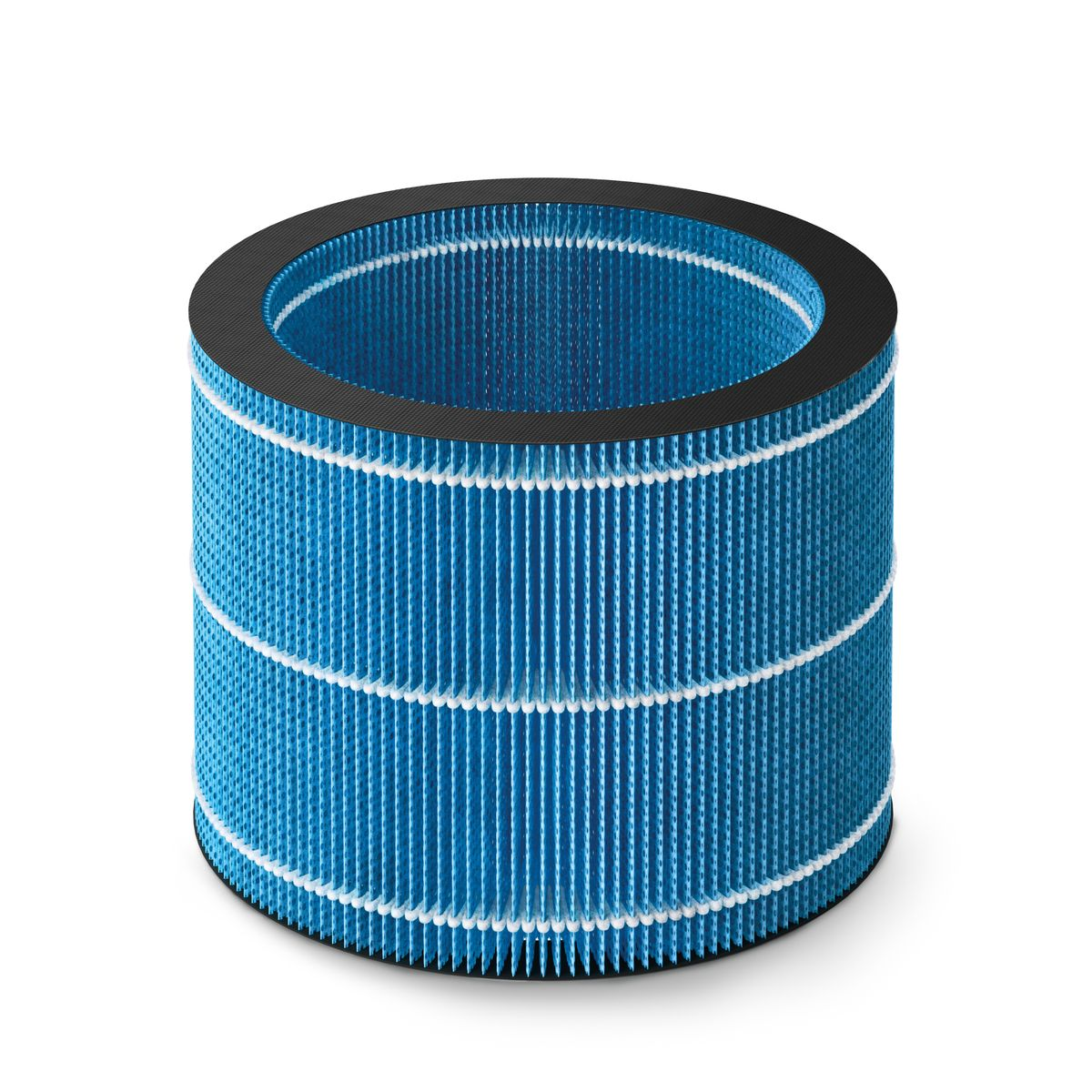 Cylindryczny filtr powietrza z niebieskim plisowanym materiałem, białymi paskami i czarnym górnym i dolnym pierścieniem, na białym tle.