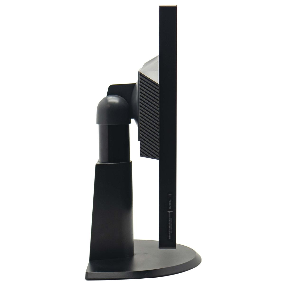 Vista laterale di un monitor di computer nero. Lo schermo è sottile, con un supporto e un braccio regolabile. Sfondo bianco.