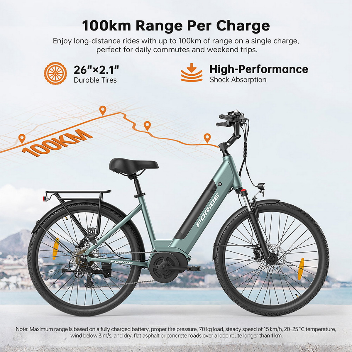 Widoczny jest rower elektryczny z zieloną ramą. Podkreśla zasięg 100 km i cechy takie jak trwałe opony.