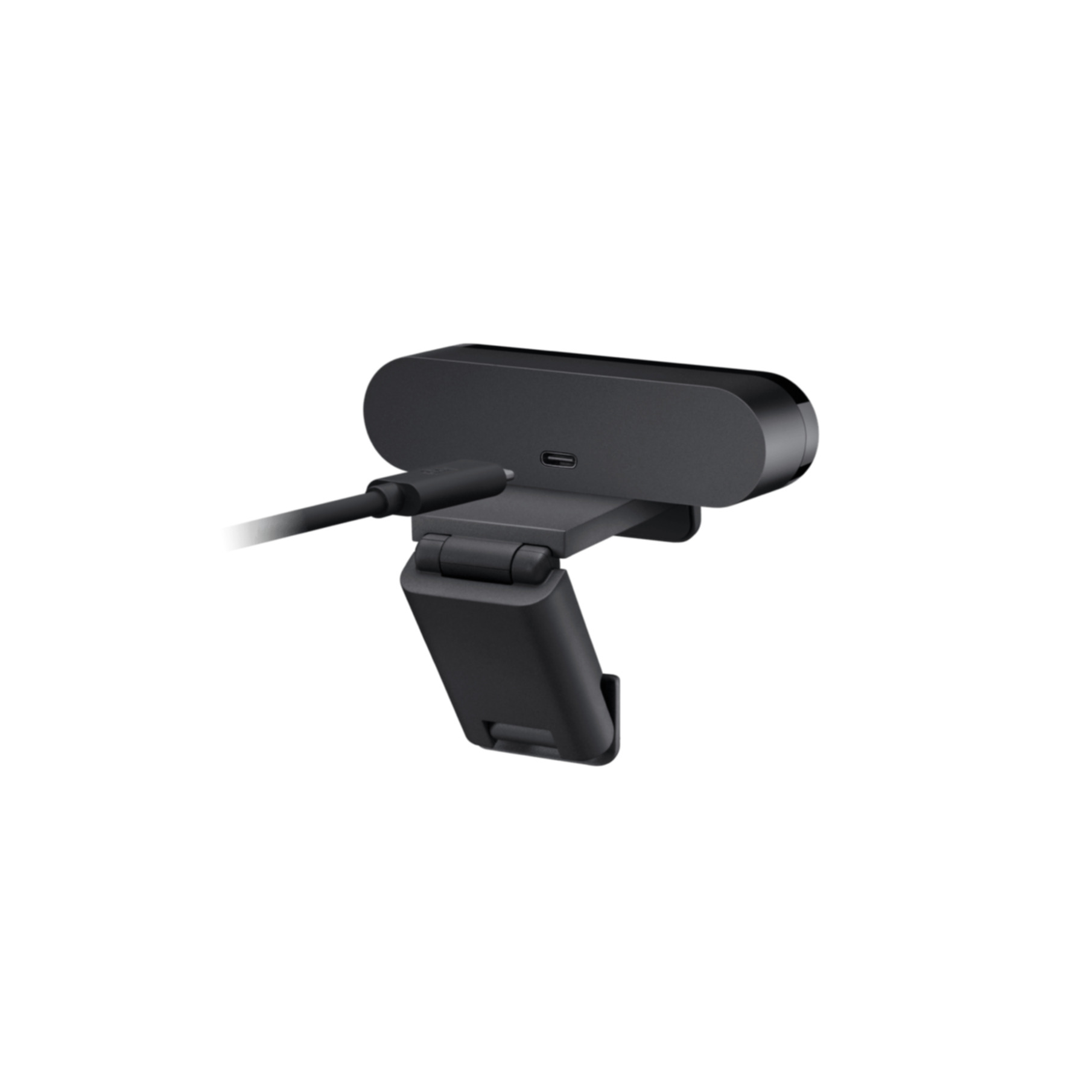 Czarna kamera internetowa z kablem USB. Jest zamontowana na czarnym, regulowanym stojaku, na białym tle.