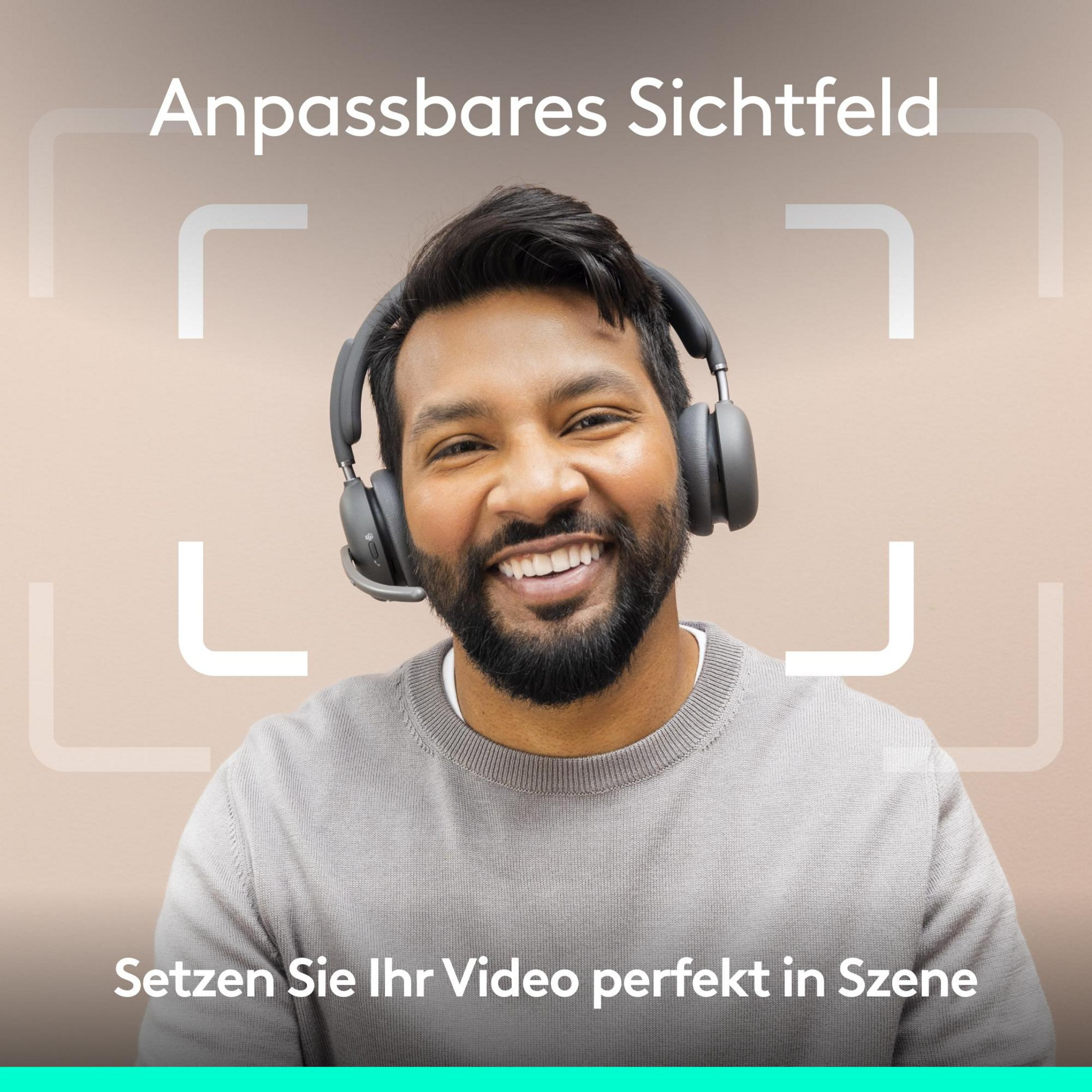 Uśmiechnięty mężczyzna w słuchawkach, z tekstem 'Anpassbares Sichtfeld' i 'Setzen Sie Ihr Video perfekt in Szene'.