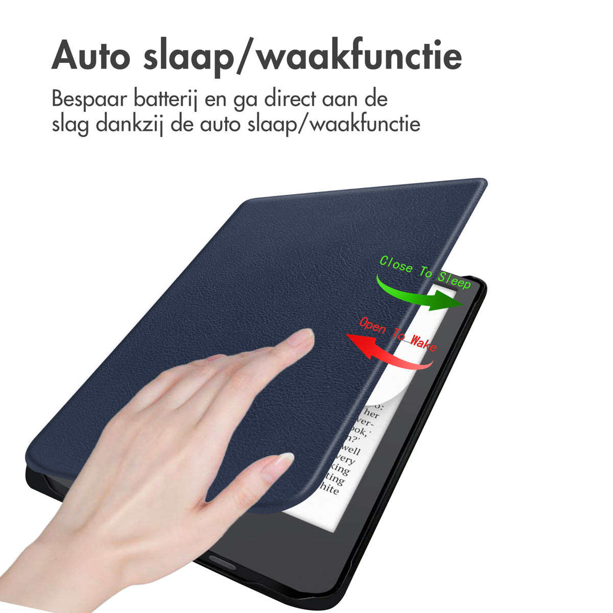 Een hand opent een marineblauwe e-reader cover. Tekst: Auto sleep/wake functie. Pijlen geven openen om te ontwaken en sluiten om te slapen aan.