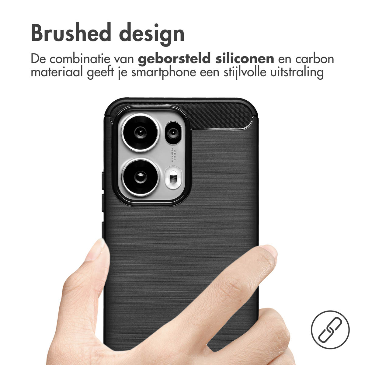 Een hand houdt een zwarte telefoonhoes met een geborsteld ontwerp vast. De hoes heeft een uitsparing voor de camera. Tekst: 'Brushed design'.