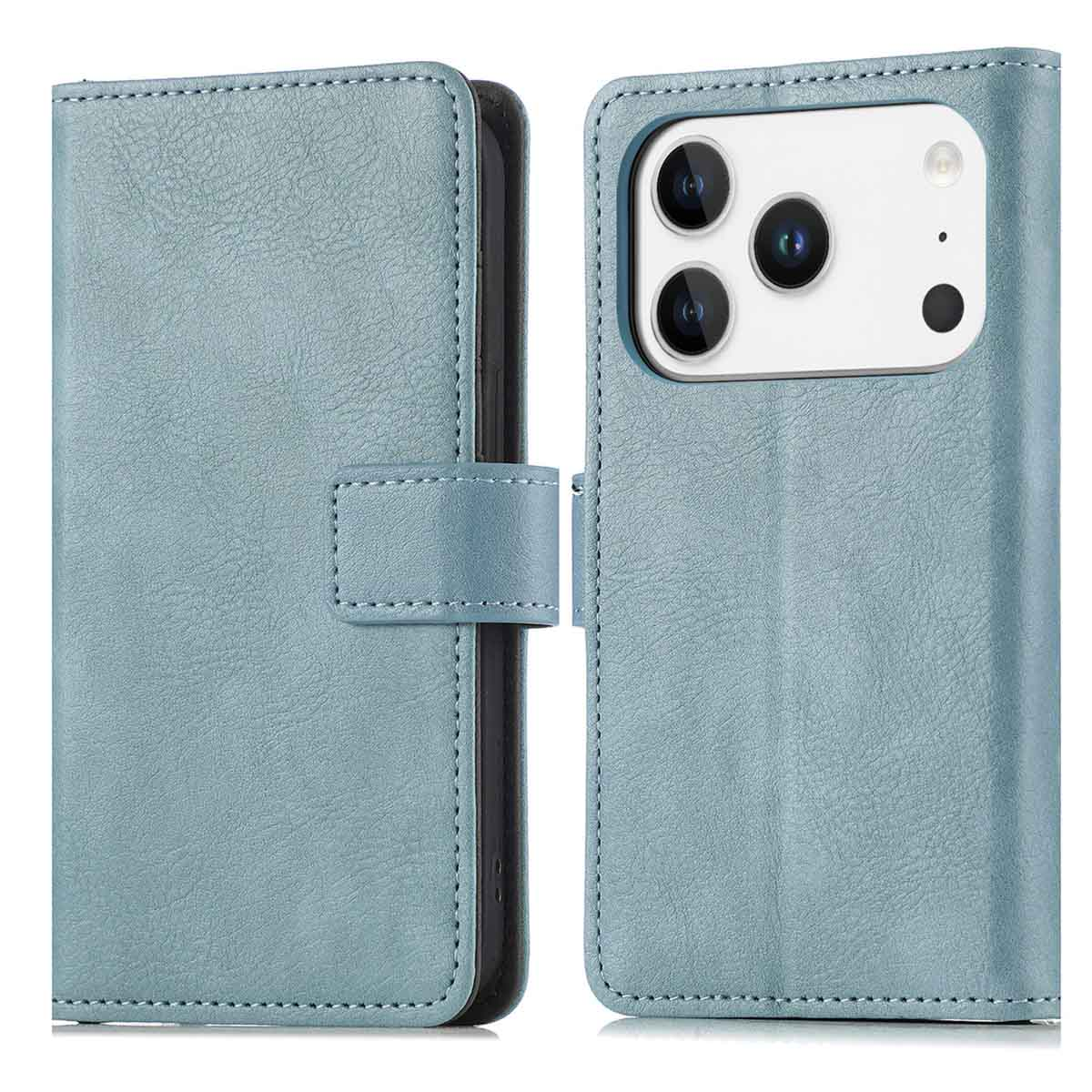 Een lichtblauwe telefoonhoes, open, met de telefoon. De hoes heeft een magnetische sluiting. Telefoon heeft drie camera's.