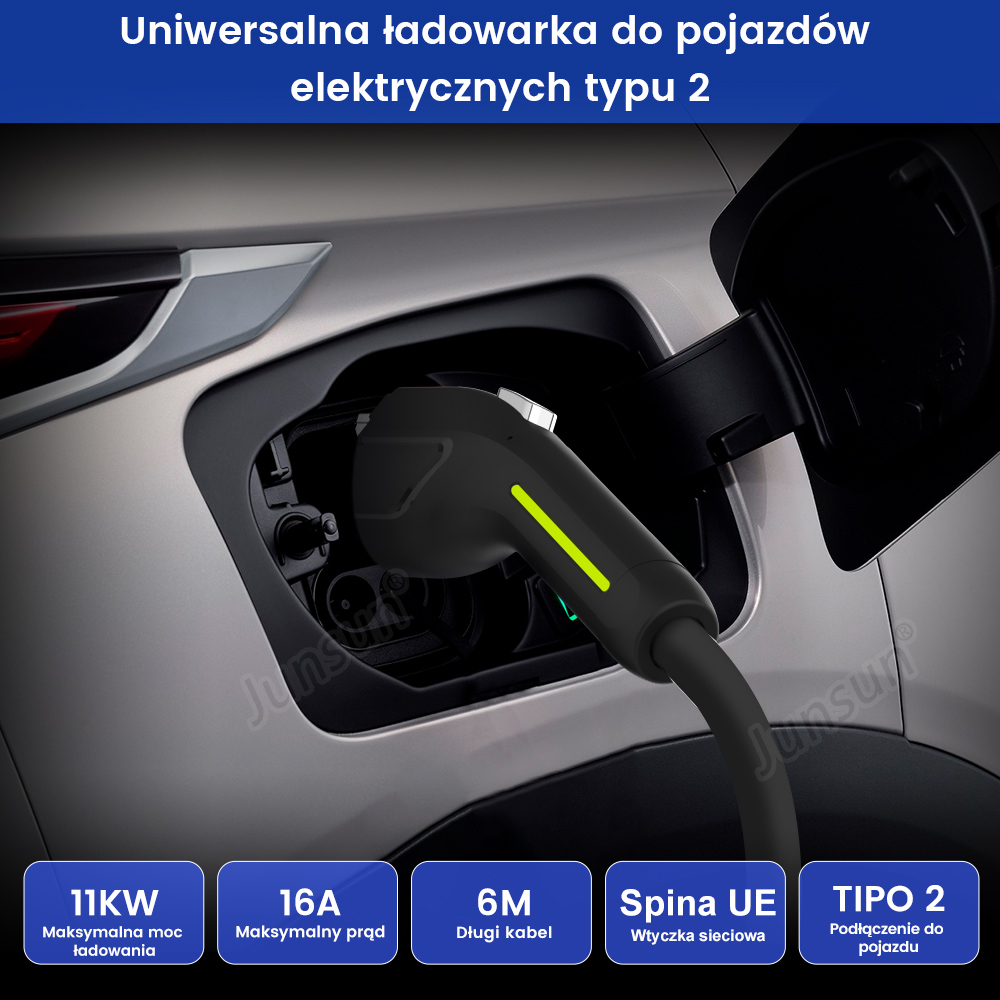 Ładowarka do samochodu elektrycznego jest podłączona do samochodu. Jest czarna z zielonym światłem. Tekst na dole: 11KW, 16A, 6M, Spina UE, TIPO 2.