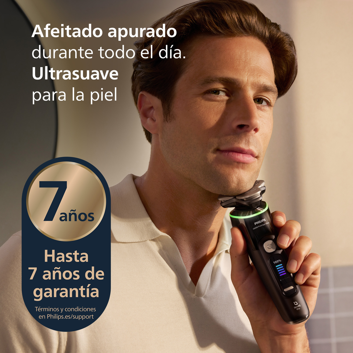 Mężczyzna goli brodę golarką Philips. Tekst na zdjęciu mówi '7 lat gwarancji' i 'Ultrasuave'.