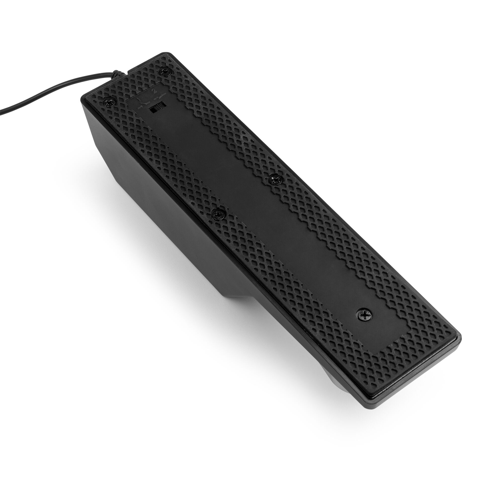 Pedal negro rectangular con superficie texturizada, tornillos y cable conectado, en ángulo sobre fondo blanco.