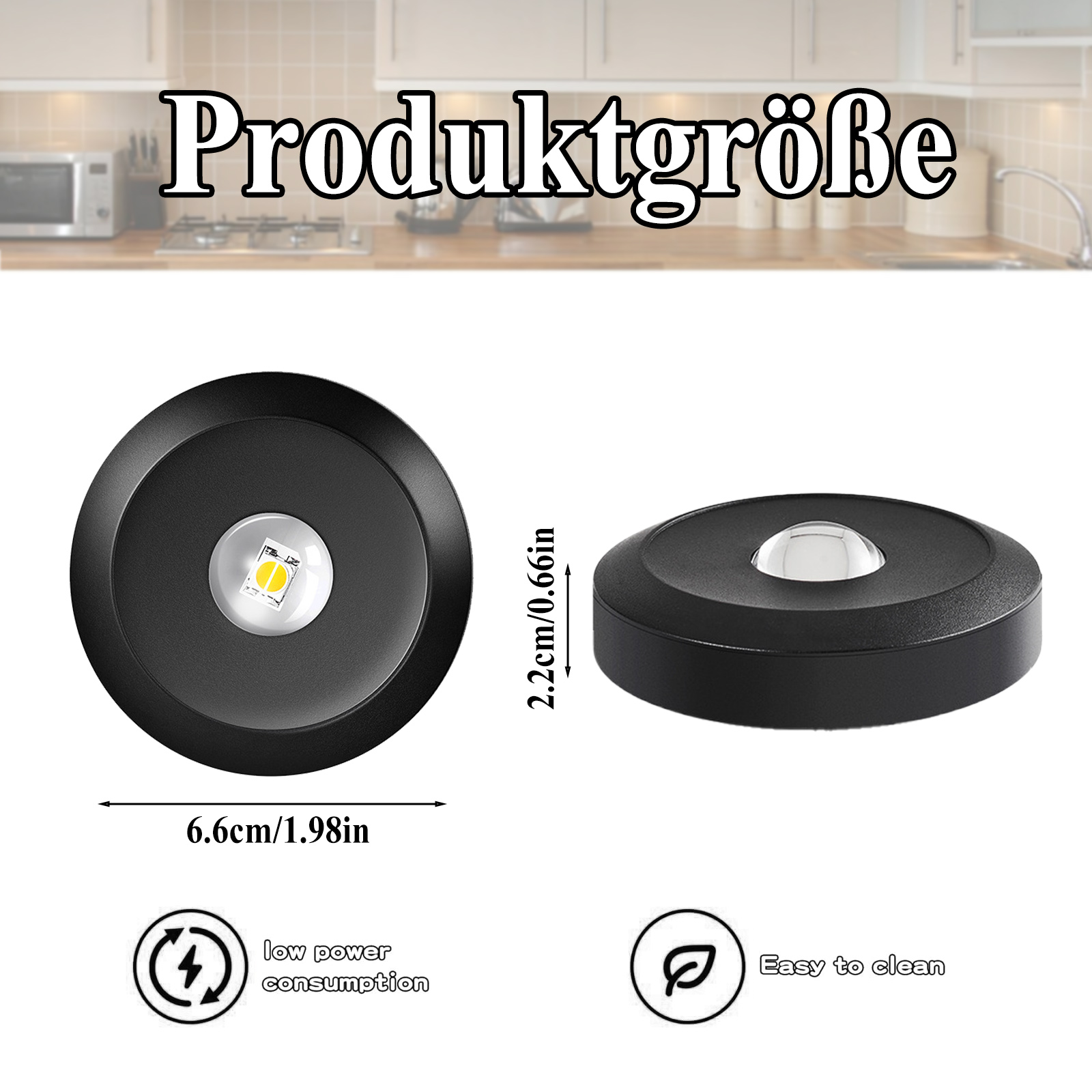 Zwei schwarze, runde Puck-Leuchten stehen auf einer Theke vor einer Küche. Sie haben einen geringen Stromverbrauch und sind leicht zu reinigen.