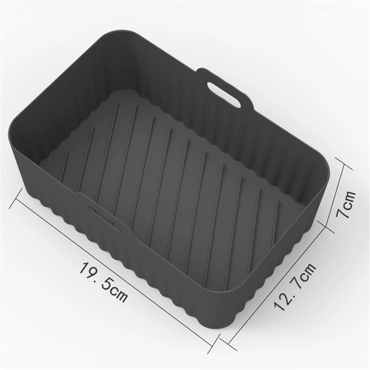 Ein dunkelgrauer rechteckiger Silikon-Airfryer-Korb. Die Abmessungen betragen 19,5 cm x 12,7 cm x 7 cm. Hat Rippen und Griffe.