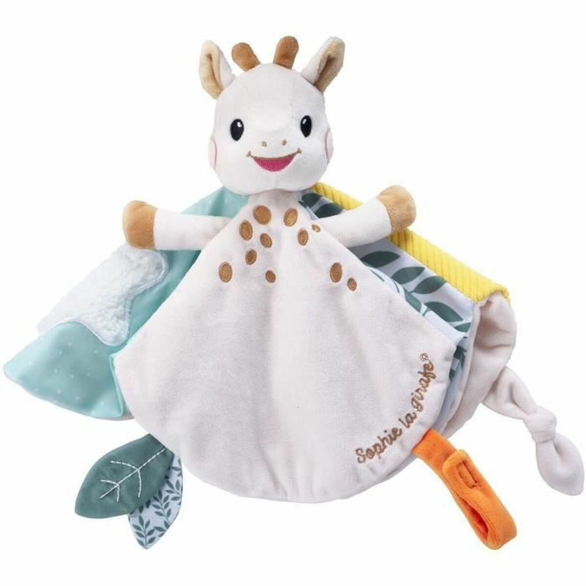 Une peluche girafe blanche avec des taches marron. Elle a une couverture avec des feuilles et une sangle orange, avec les mots 'Sophie la girafe'.