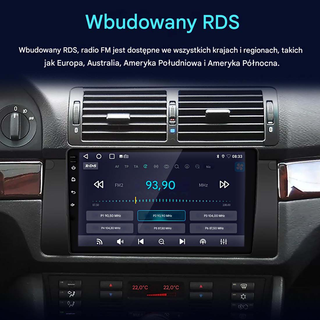 Radio samochodowe z częstotliwością FM 93,90 MHz. Tekst po polsku. Zawiera elementy sterowania i wnętrza samochodu.