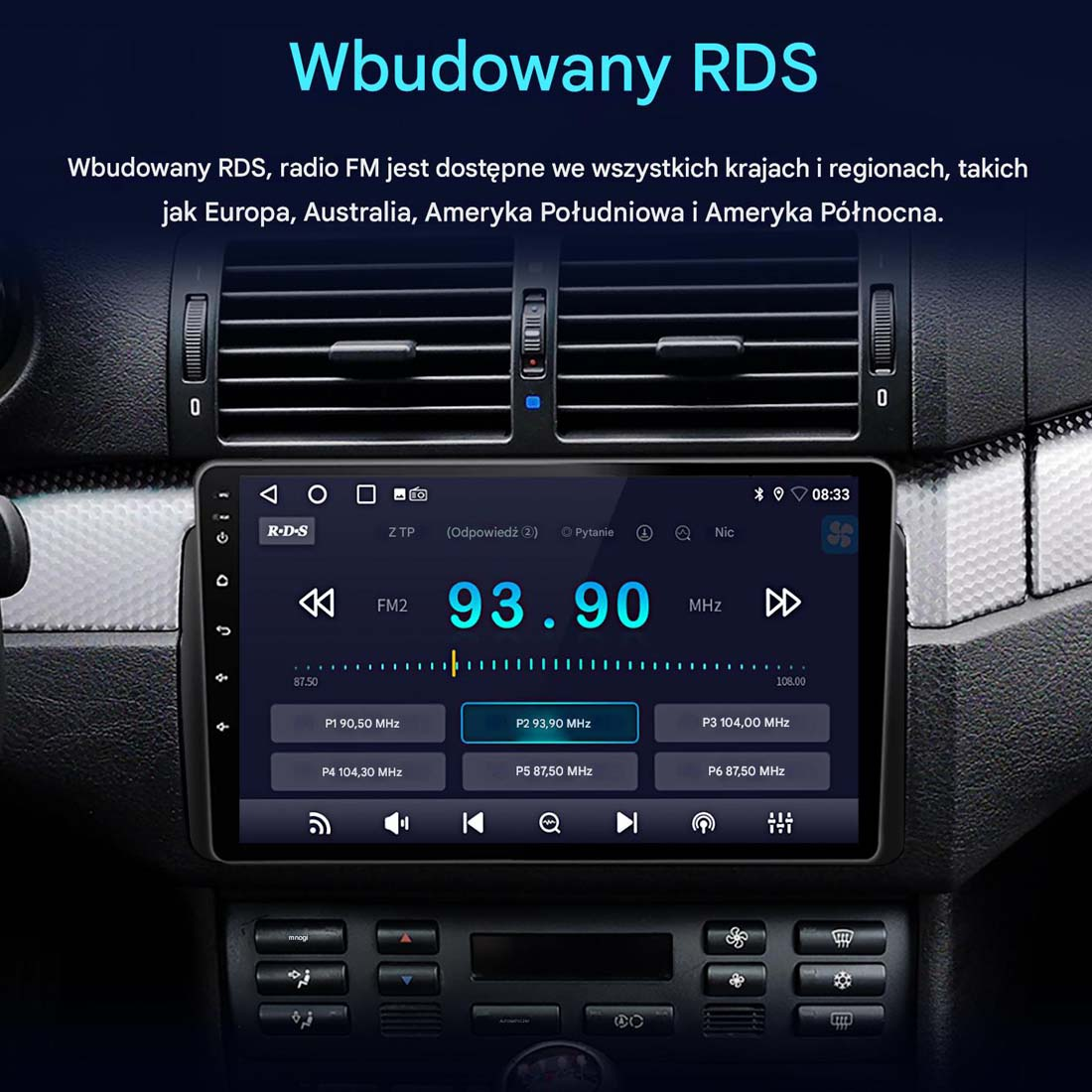 Ekran radia samochodowego wyświetlający 93,90 MHz. Przyciski stacji radiowych i kratki wentylacyjne widoczne.