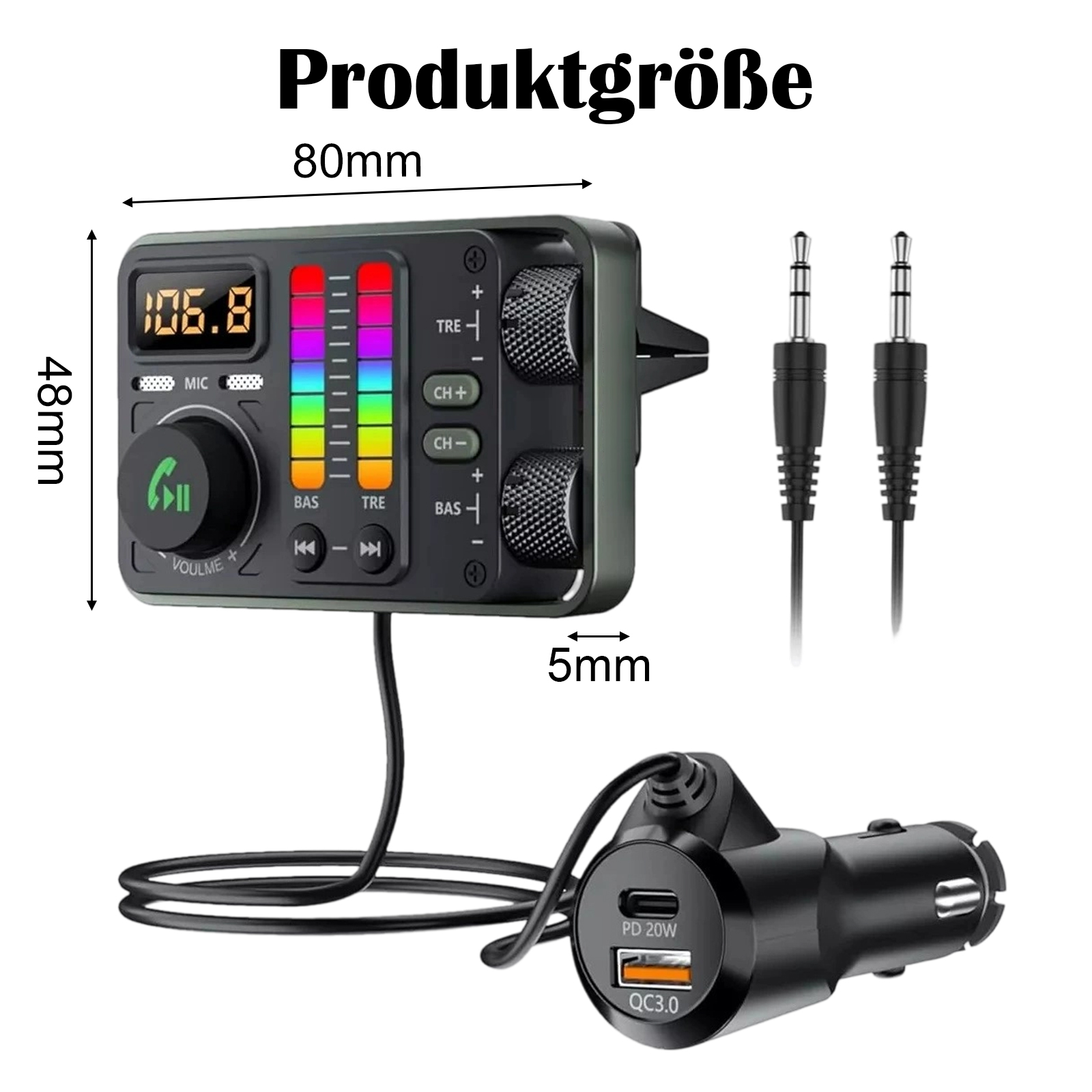 Kfz-Audiogerät mit Display, Tasten und zwei Audioanschlüssen. Ein Autoladegerät mit USB-Anschlüssen ist ebenfalls sichtbar.