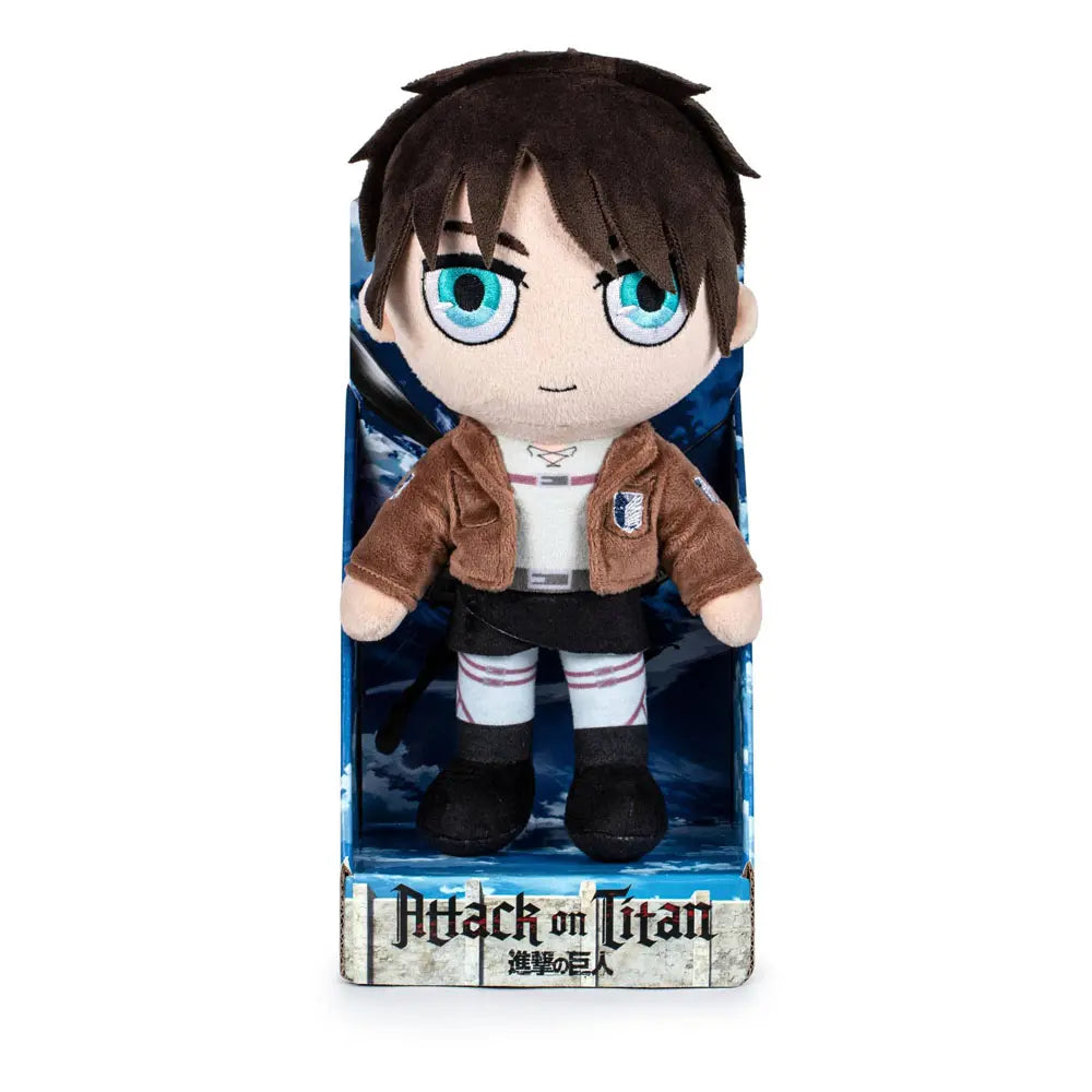 Ein Plüschtier von Eren Yeager aus Attack on Titan. Es ist in einer Box. Eren hat braune Haare, blaue Augen und trägt eine braune Jacke.