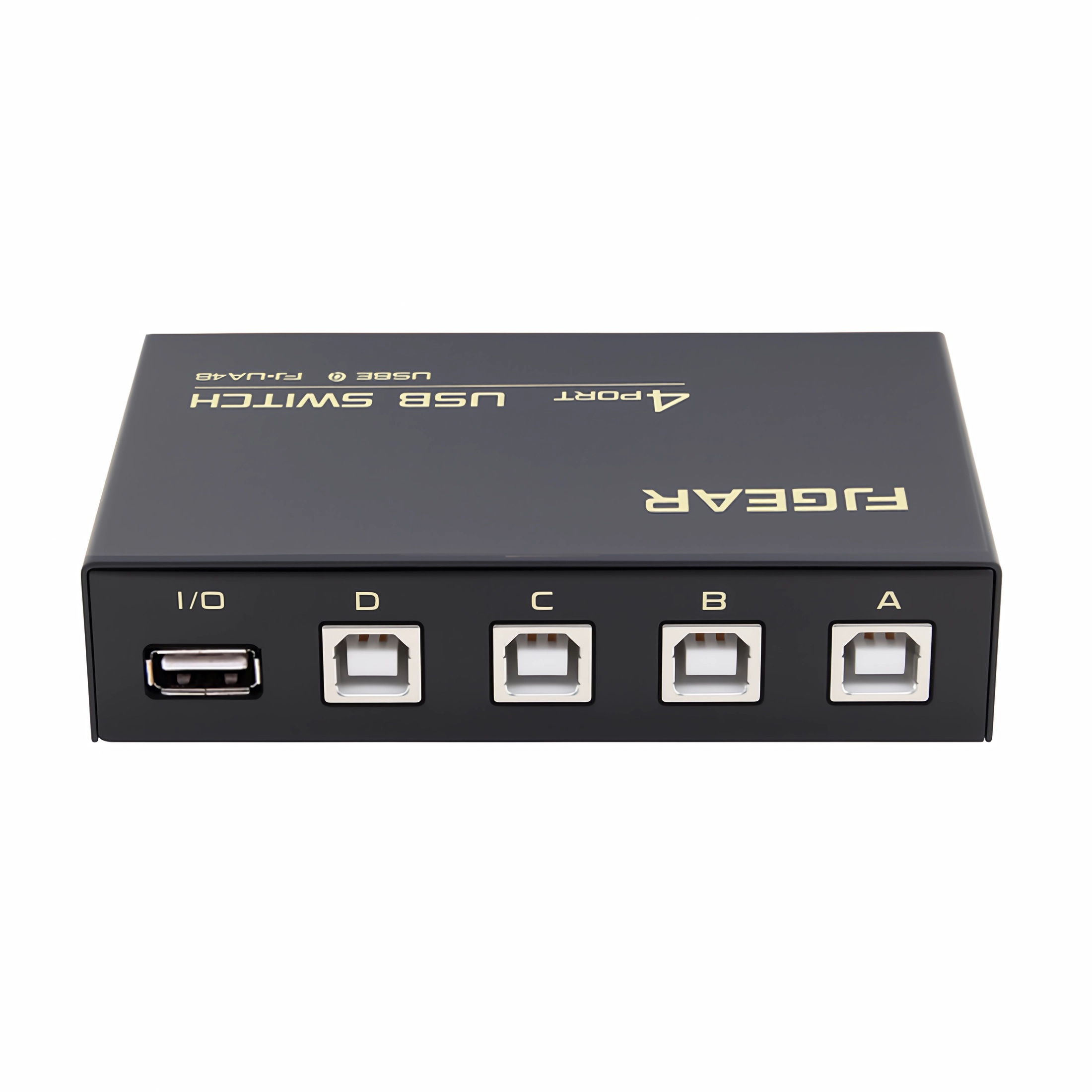 Schwarzer USB-Switch mit 4 Anschlüssen, beschriftet mit A, B, C, D. Hat einen Eingangsanschluss mit der Bezeichnung I/O. Die Marke ist FJGear.