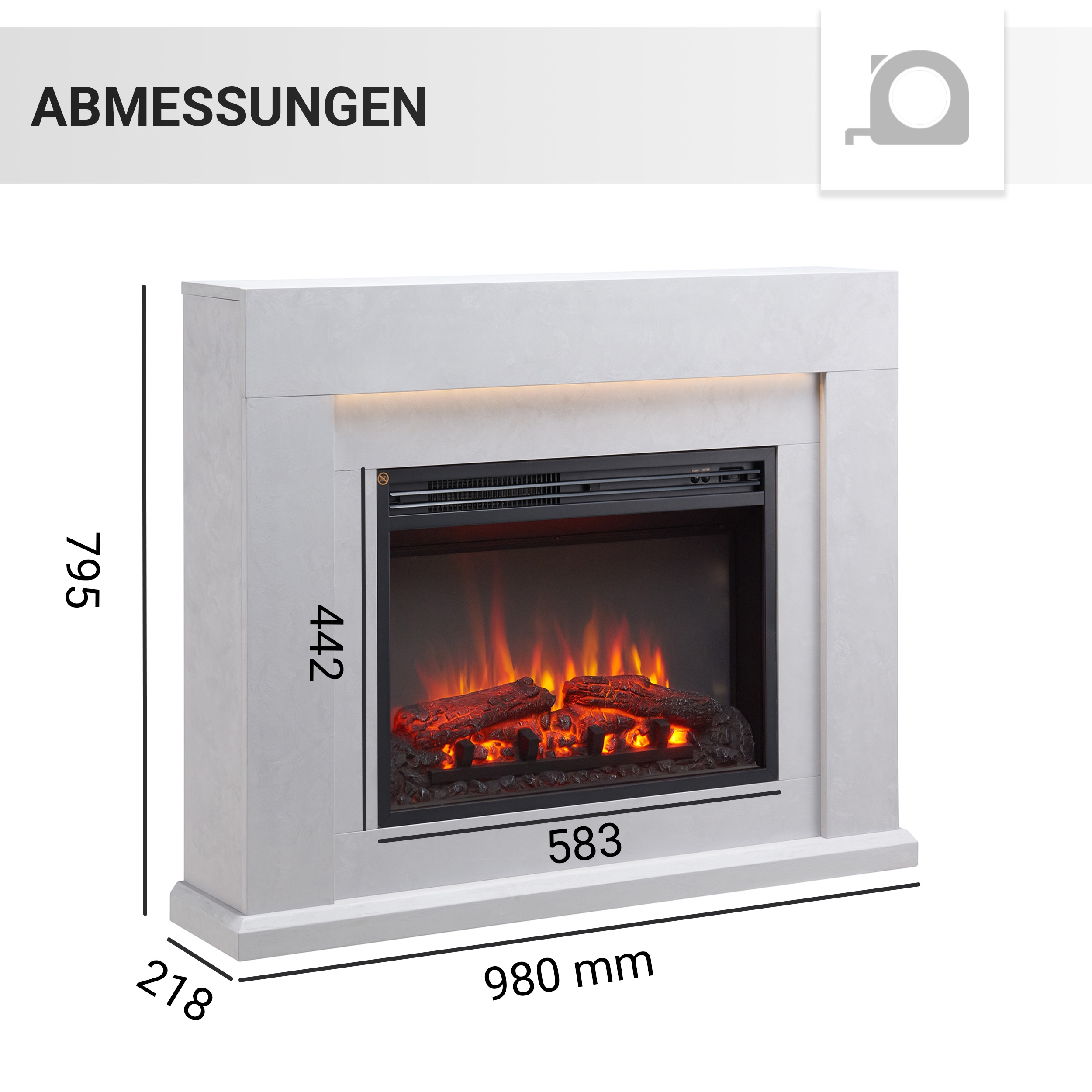 Ein weißer Kamin mit Maßangaben. Der Feuerraum zeigt brennende Holzscheite und Flammen. Maße: 980 mm breit, 795 hoch, 218 tief.