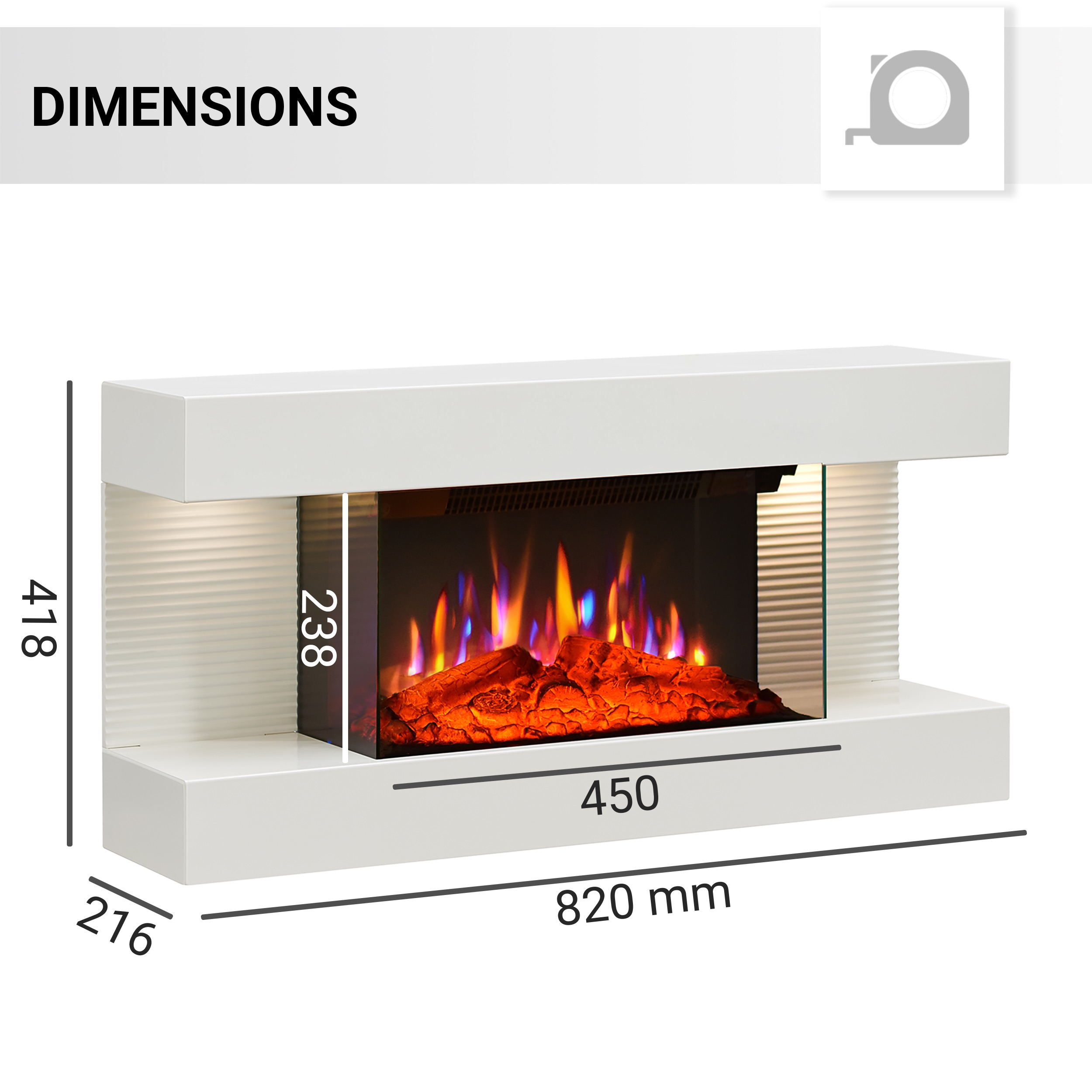 Ein weißer Elektrokamin mit Maßangaben. Er hat einen realistischen Flammeneffekt und Holzdetails.