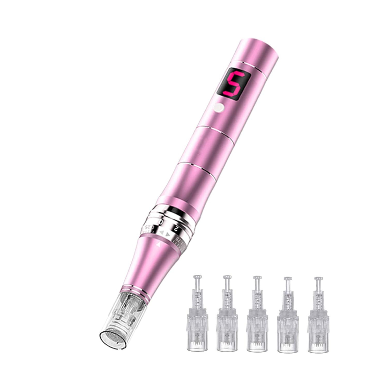 Ein rosa Microneedling-Stift mit Digitalanzeige '5'. Daneben sind fünf transparente Patronen mit Nadeln.