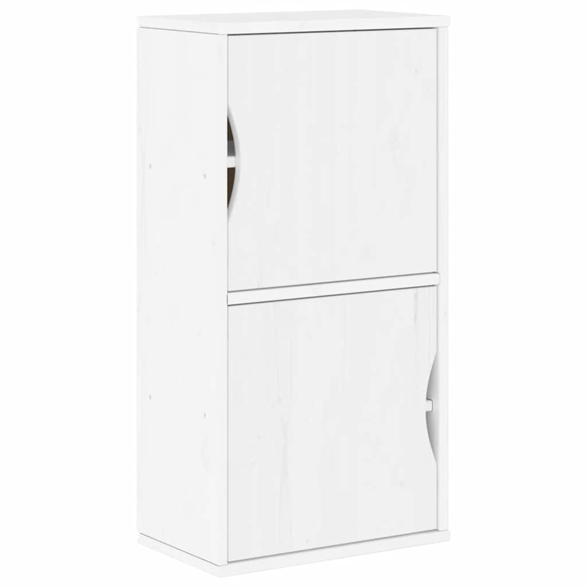 Ein weißer Schrank mit zwei Türen. Jede Tür hat einen gebogenen Griff. Eine Tür ist leicht geöffnet, wodurch ein dunkler Innenraum sichtbar wird.