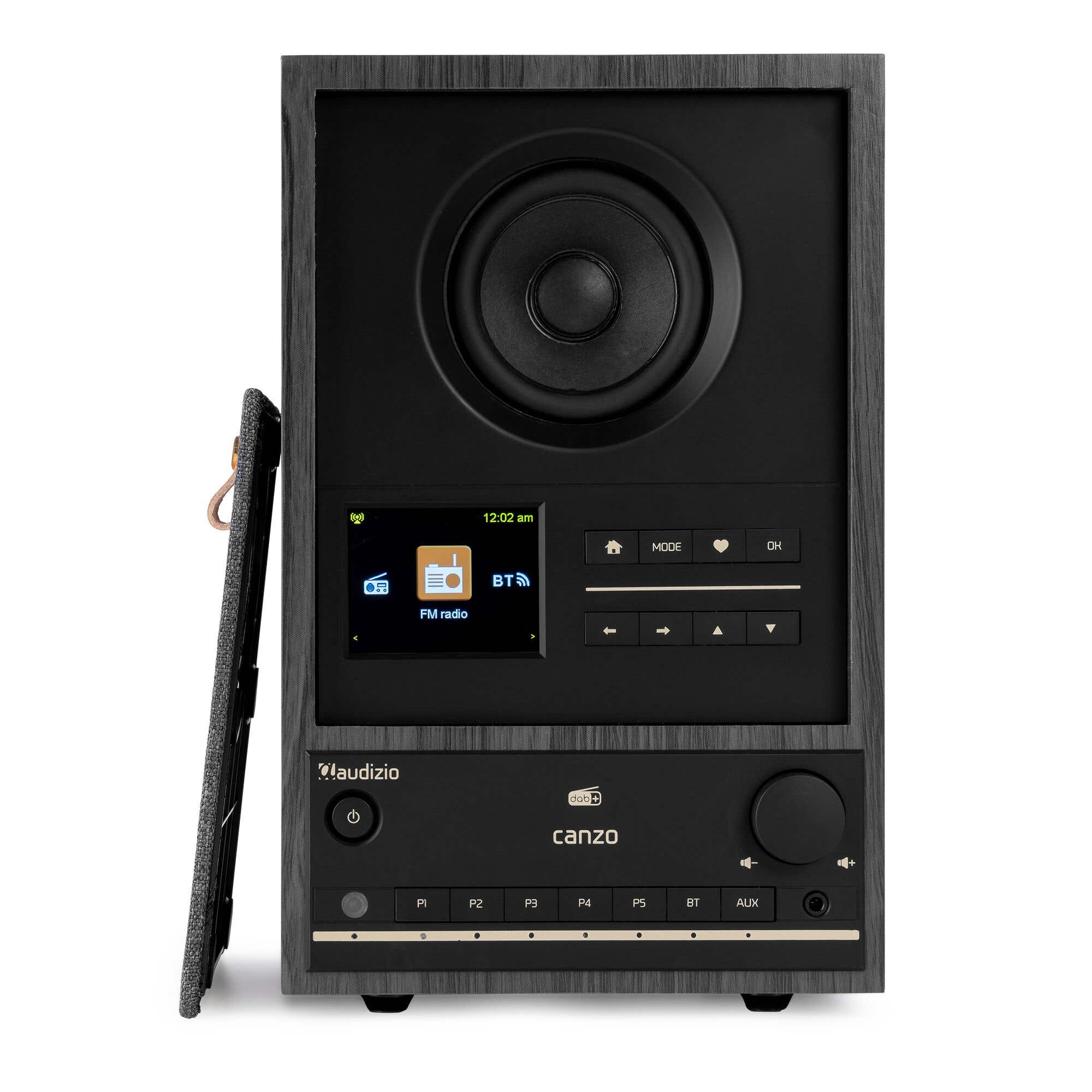 Un altavoz negro con una pantalla que muestra 'FM radio' y un teléfono conectado. Botones y una perilla de volumen son visibles.