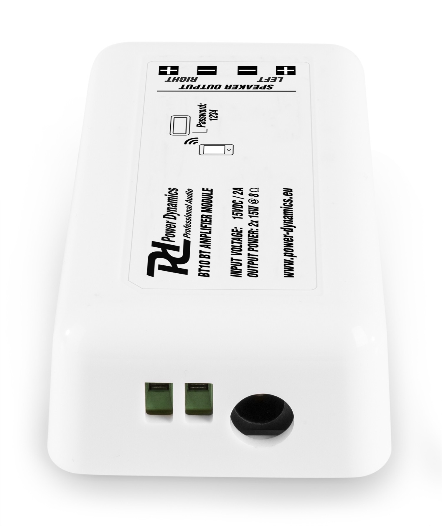 Amplificador blanco Power Dynamics BT10. Texto que incluye voltaje, salida y sitio web. Dos conectores verdes y un botón negro.