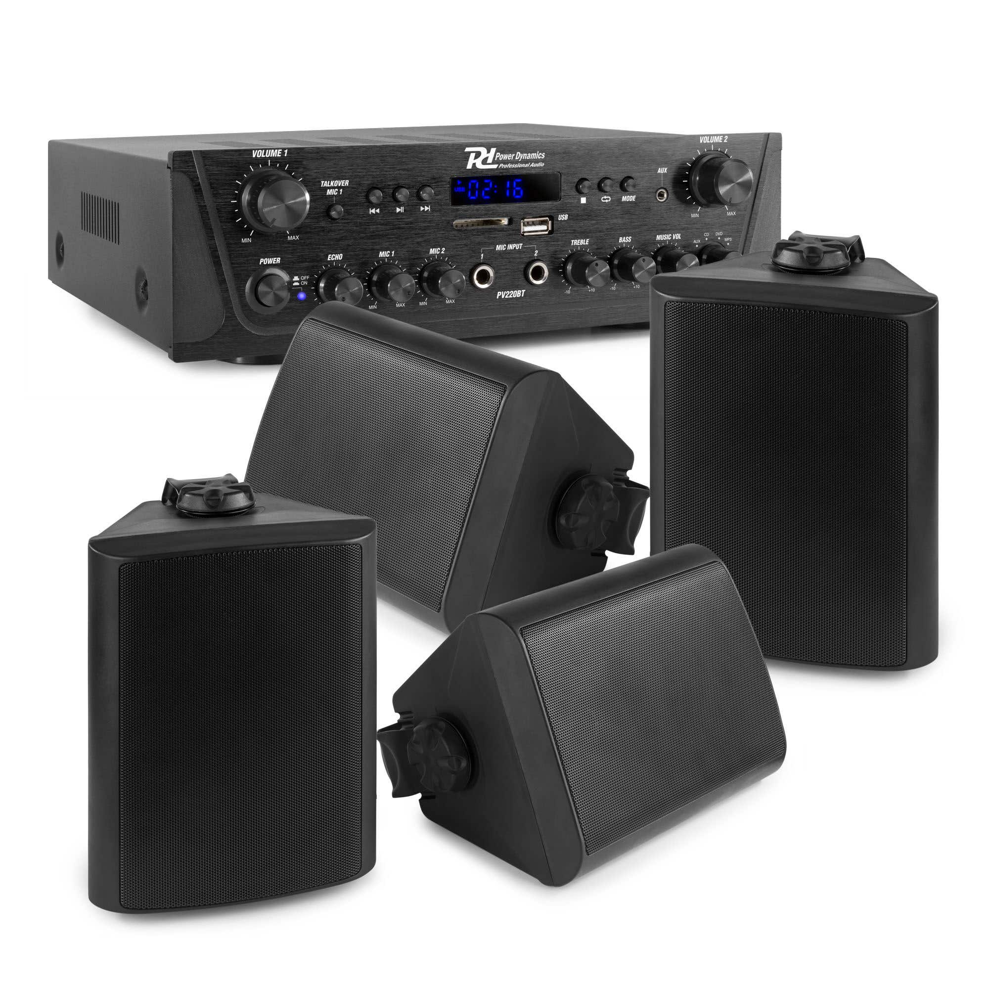 Sistema de audio negro con amplificador y cuatro altavoces. El amplificador tiene diales y botones. Los altavoces son triangulares.