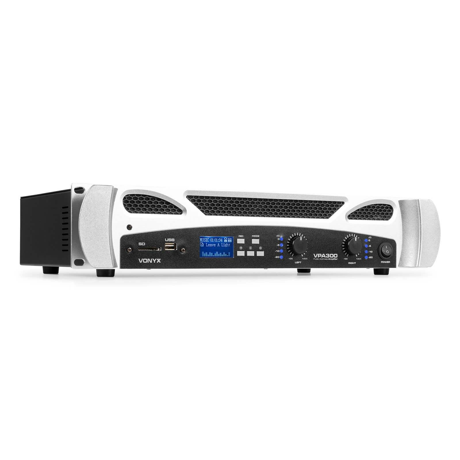 Un amplificador Vonyx VPA300. Tiene una pantalla, perillas y botones. Es plateado, blanco y negro.