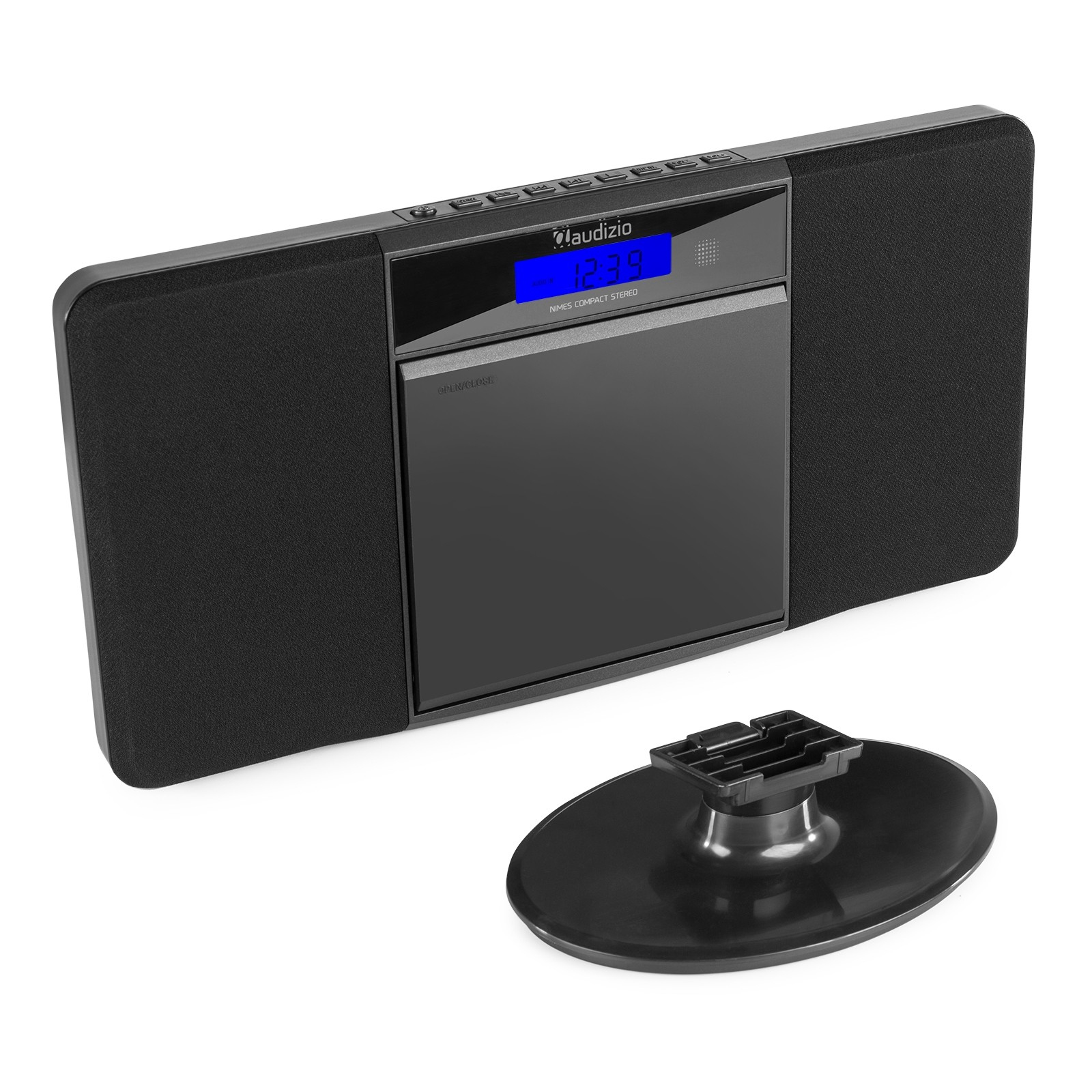 Un sistema estéreo compacto negro con soporte. Muestra la hora. Los botones están encima de la pantalla.
