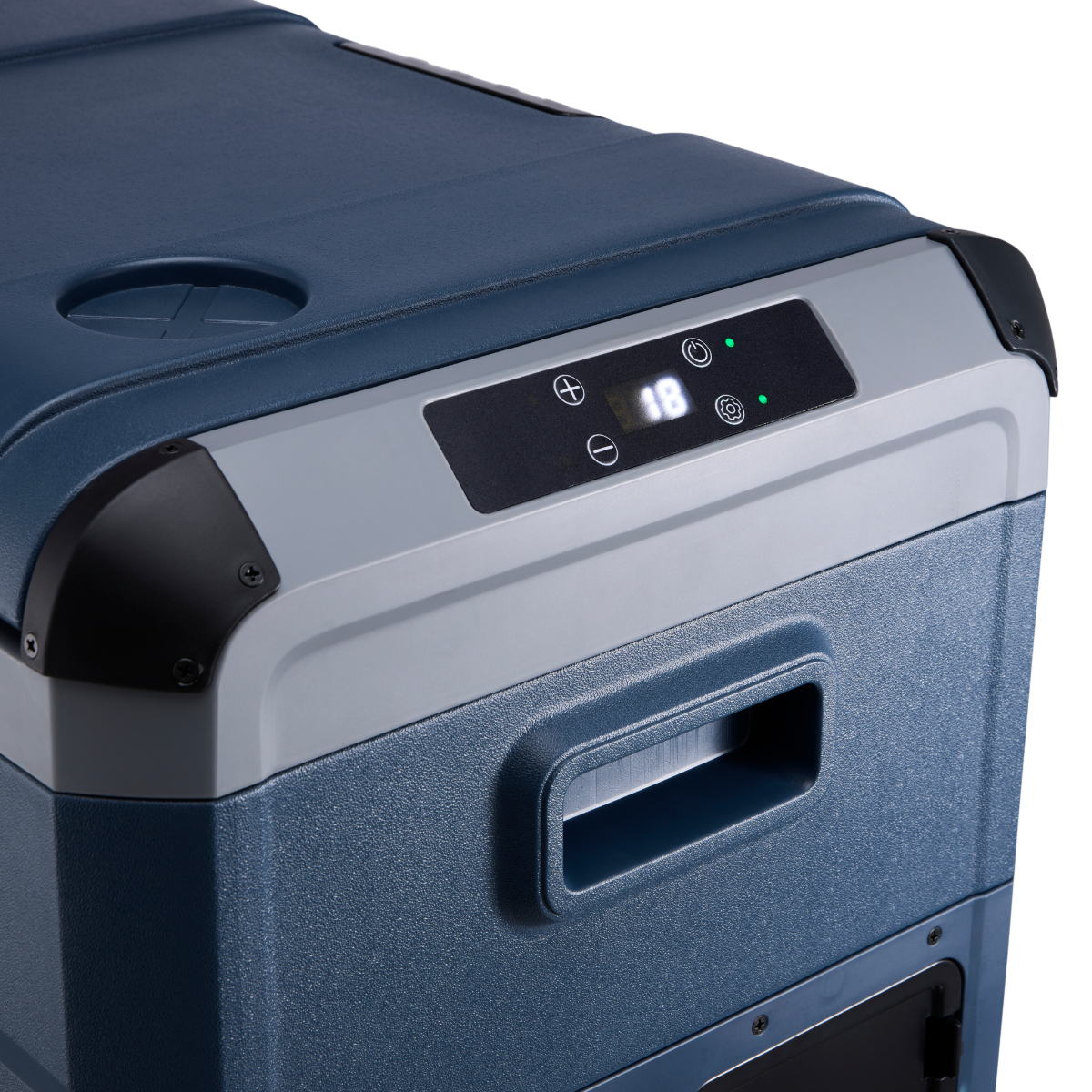 Un frigorifero portatile blu e grigio con display digitale della temperatura. Sono visibili pulsanti e una maniglia.
