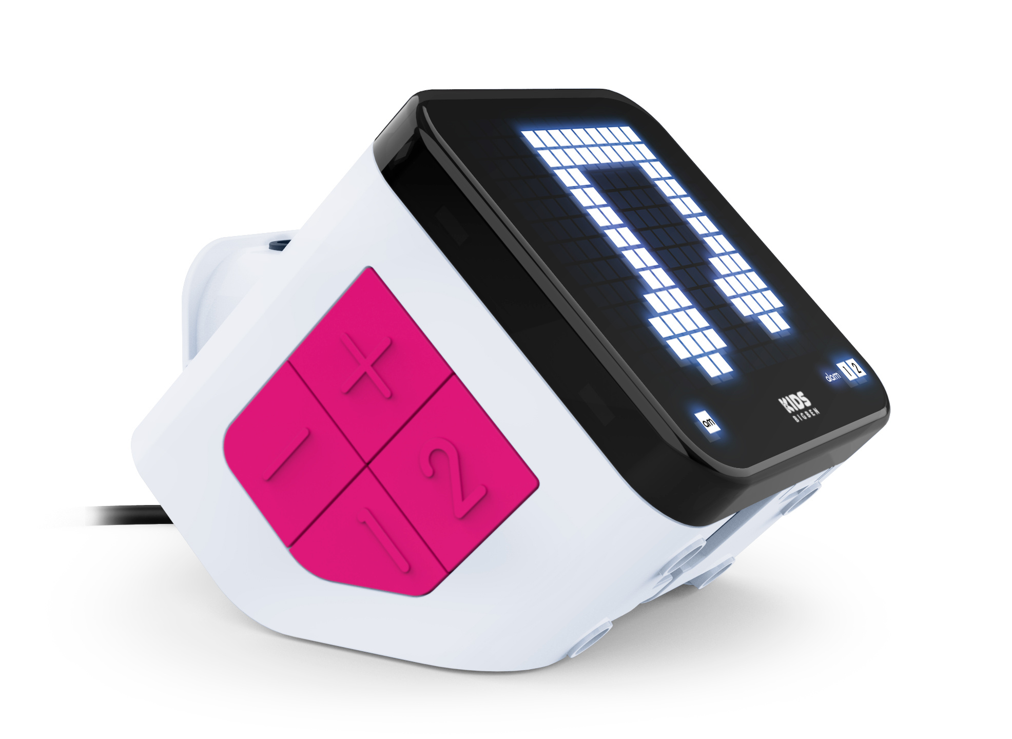 Un despertador digital blanco y rosa. Se muestra un 7 en la pantalla. Hay botones y las palabras 'KIDS BIGBEN'.