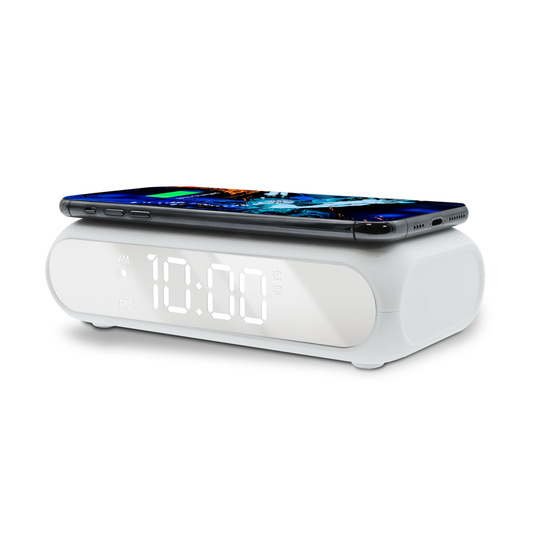 Un despertador blanco muestra las 10:00. Un smartphone negro descansa encima, cargando. El fondo es blanco.