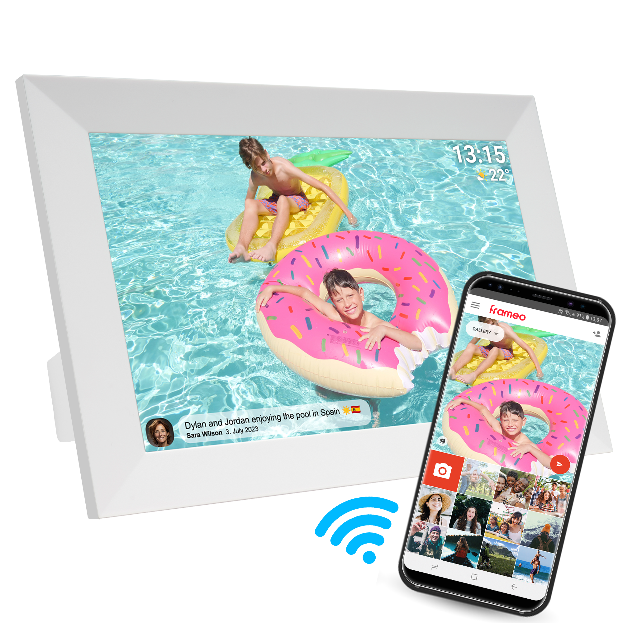 Dwóch chłopców w basenie na dmuchanych zabawkach. Ramka na zdjęcia i telefon wyświetlają ten sam obraz. Ikona Wi-Fi widoczna.