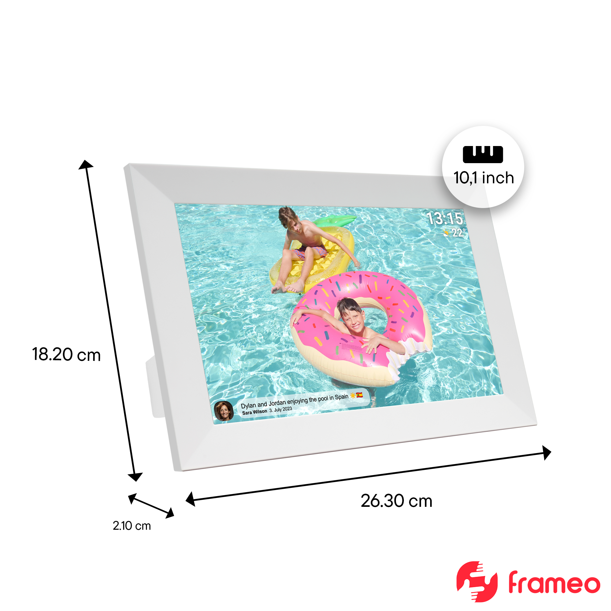 Cyfrowa ramka na zdjęcia wyświetla scenę w basenie z dwoma chłopcami na nadmuchiwanych kołach. Wymiary w cm i calach.
