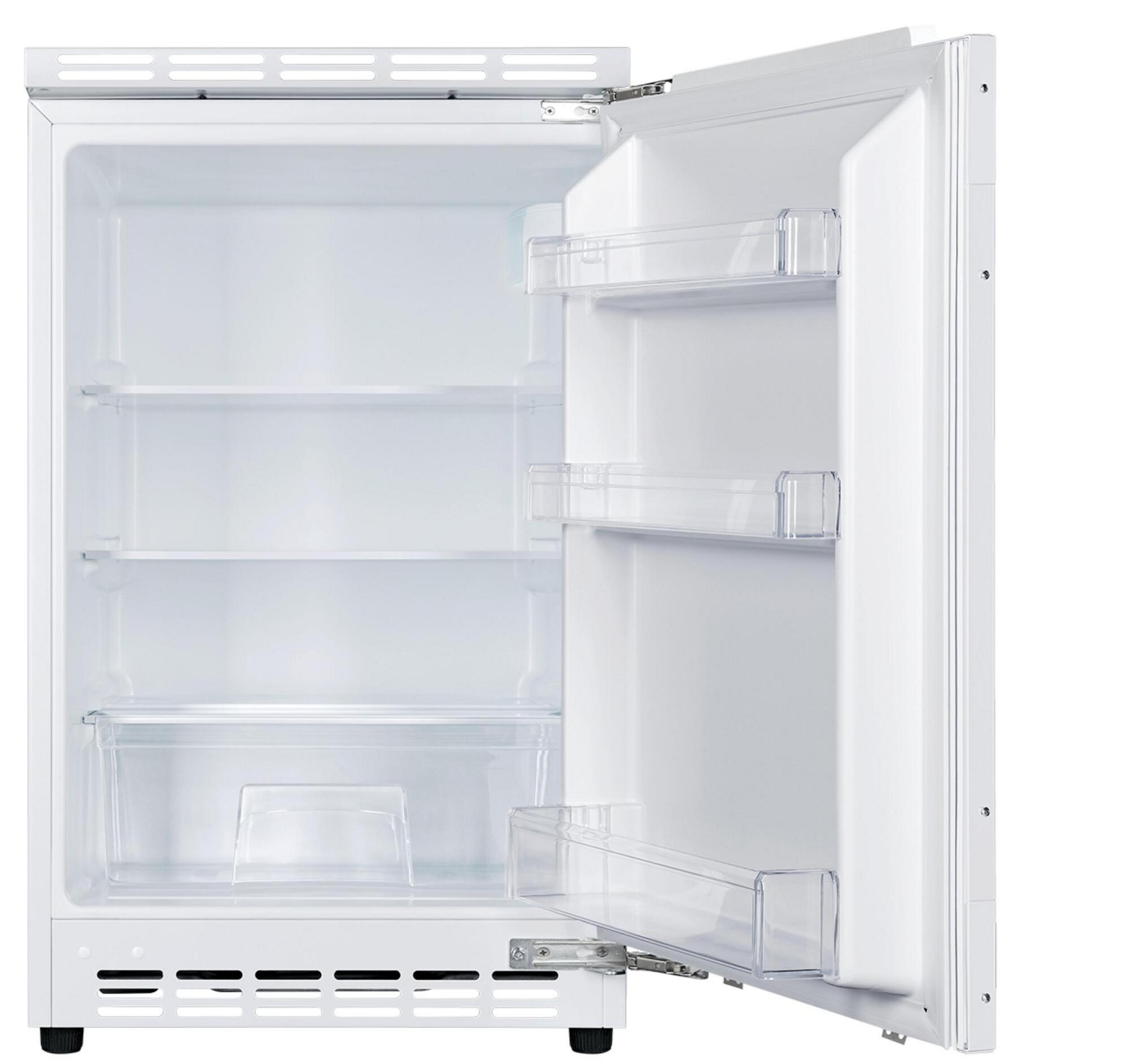 Ein weißer Kühlschrank mit geöffneter Tür, der Regale und eine transparente Plastikbox zeigt. Die Tür ist rechts.