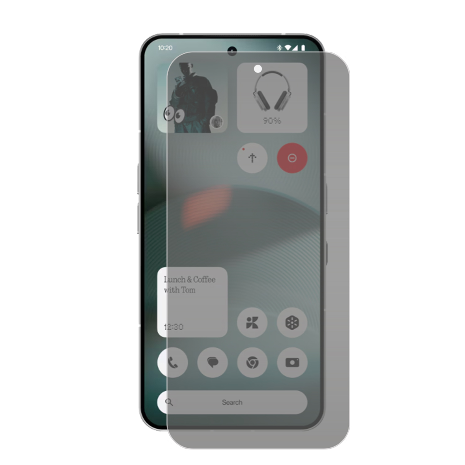 Écran de smartphone affichant un écran d'accueil avec des widgets et des icônes. L'écran a un film protecteur.