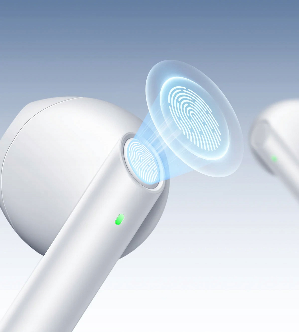 Auricolari bianchi con sensori di impronte digitali. Viene visualizzata un'impronta digitale luminosa. Sfondo blu chiaro. Un auricolare ha una luce verde.
