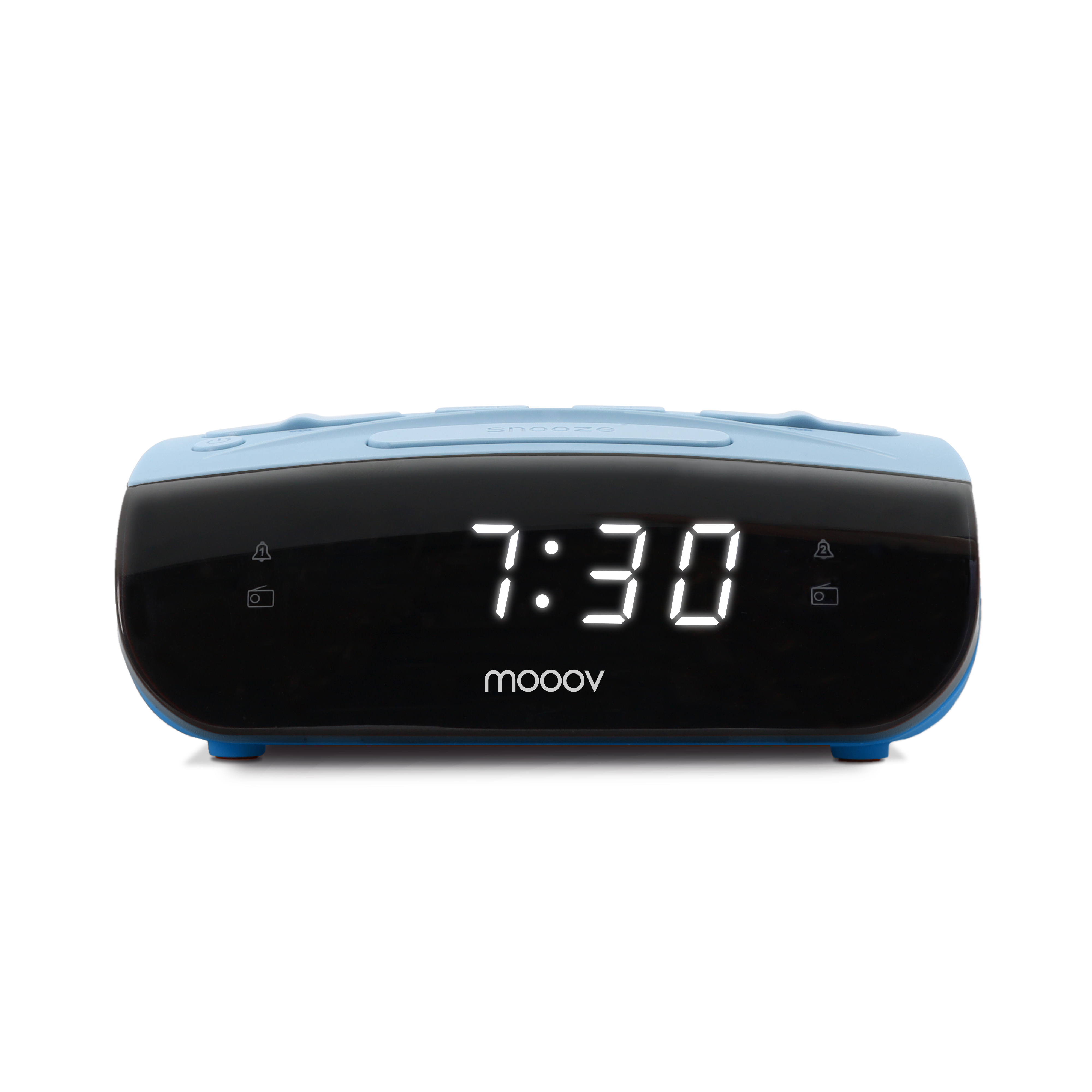 Un despertador digital Moov azul y negro muestra las 7:30. El nombre de la marca está debajo de la hora. El fondo es blanco.