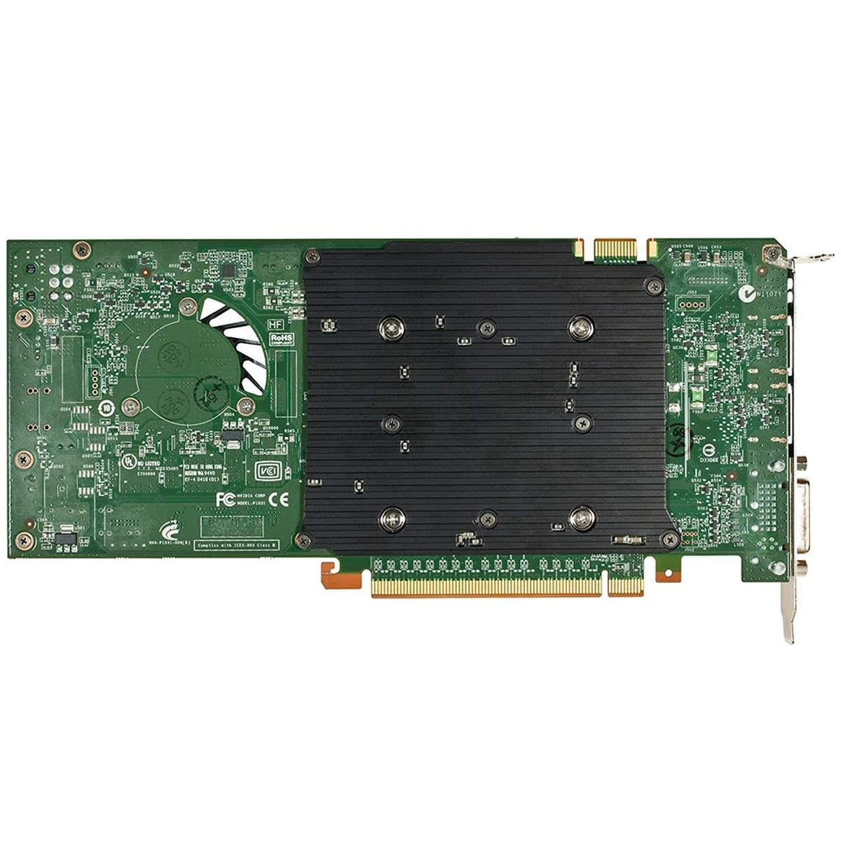 Scheda circuito verde con dissipatore nero. Componenti visibili: chip, connettori, ventola. Sfondo bianco.