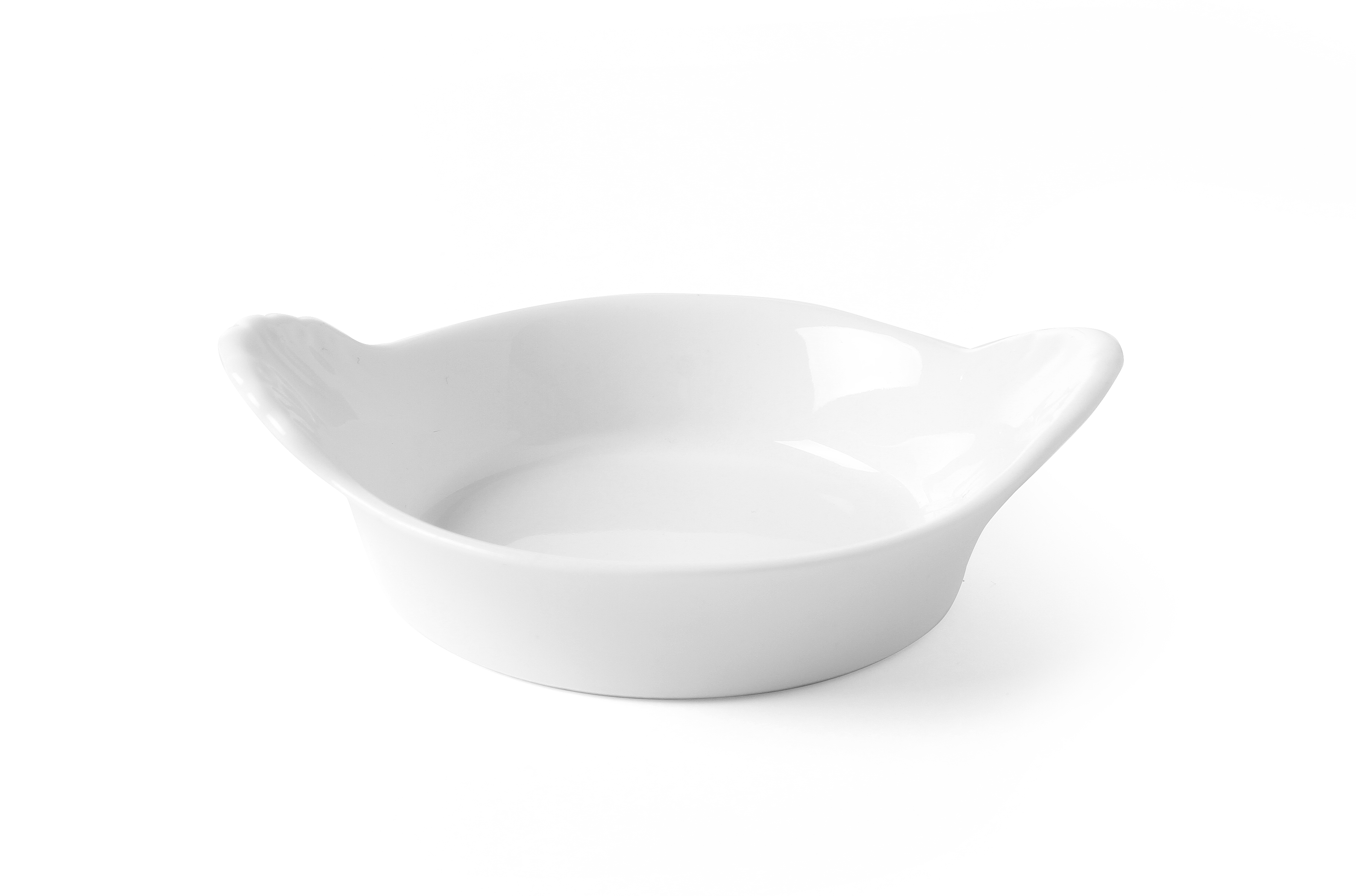 Una piccola ciotola di ceramica bianca con bordo curvo e due manici, su sfondo bianco.