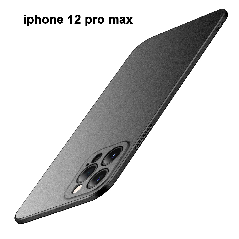 Schwarzes iPhone 12 Pro Max, schräge Ansicht. Das Telefon liegt auf weißem Hintergrund. Die Kameralinsen sind sichtbar.