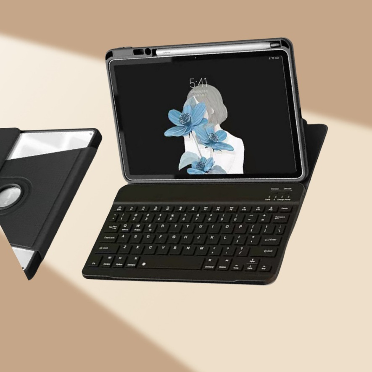 Tablet mit Tastatur, schwarzem Gehäuse, Bildschirm mit Frau und blauen Blumen. Oben befindet sich ein Stift. Der Hintergrund ist beige.