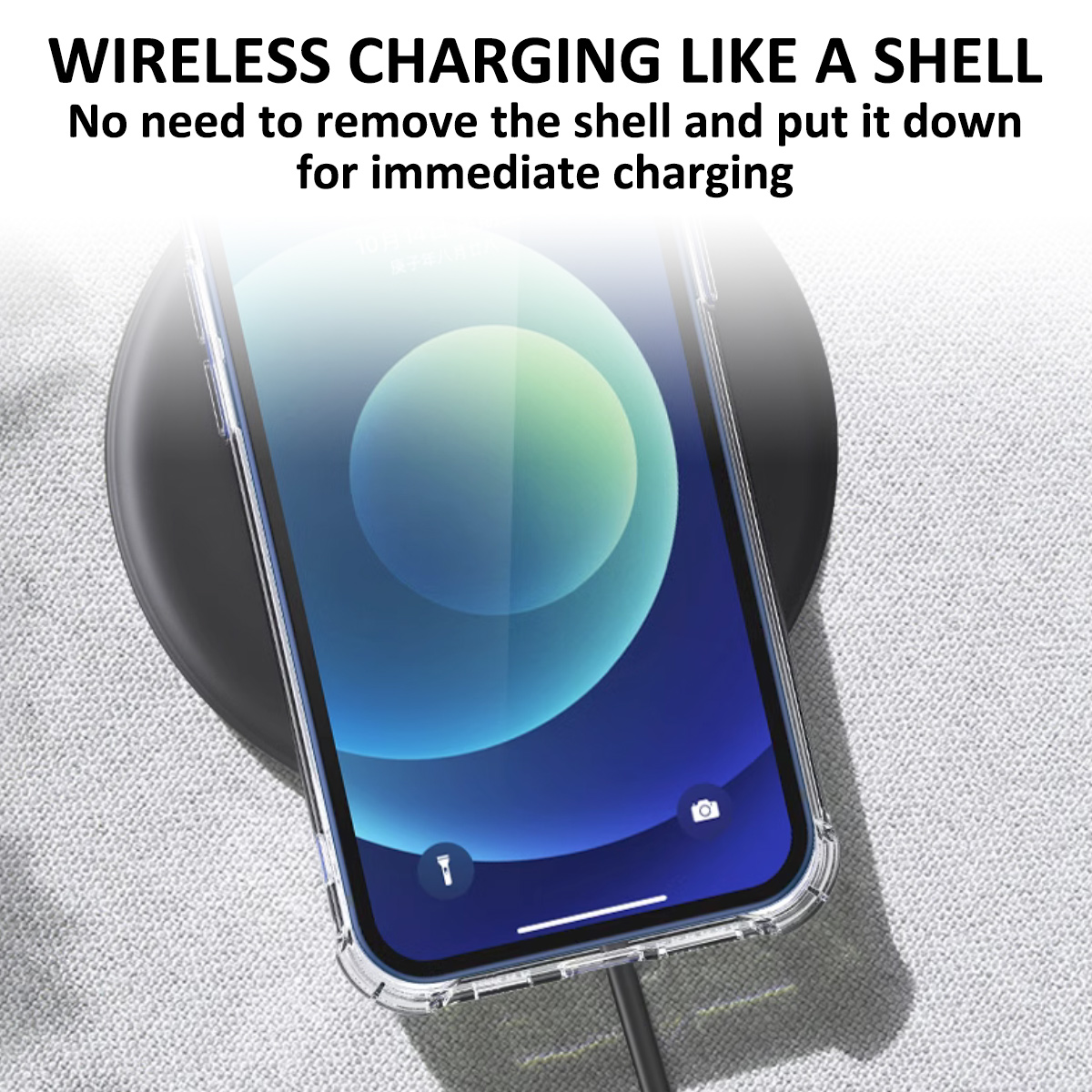 Ein Telefon mit einer durchsichtigen Hülle liegt auf einem kabellosen Ladegerät. Das Telefon zeigt einen blau-weißen Bildschirm.