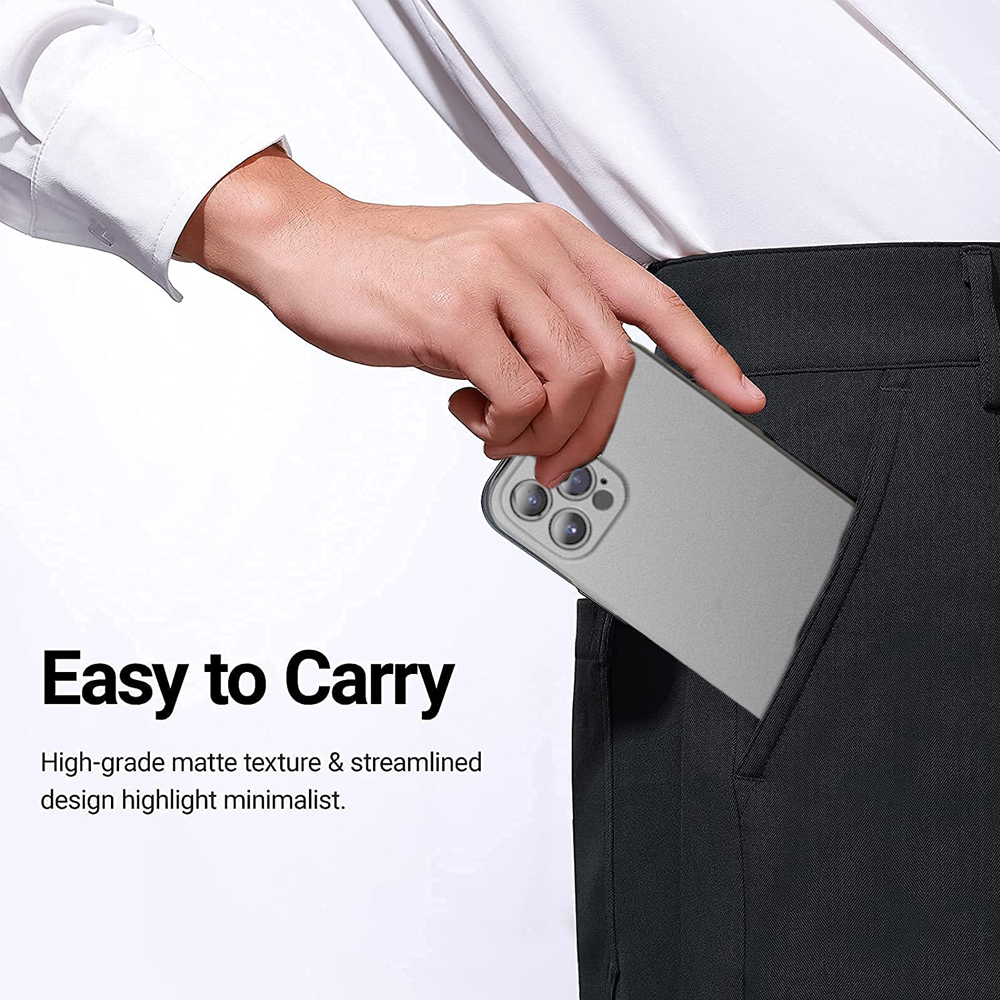 Eine Person steckt ein graues Telefon in eine Tasche. Das Telefon hat drei Kameras. Der Text lautet "Easy to Carry".